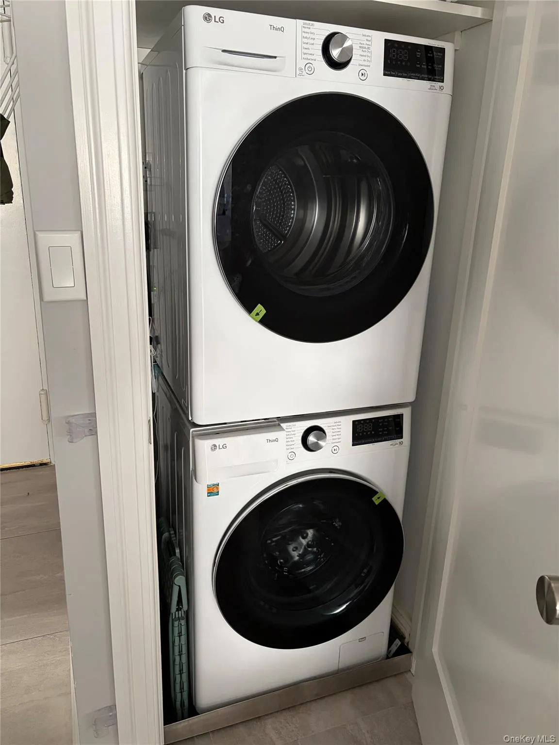 3755 Henry Hudson Parkway, New York, NY, 3 Bedrooms Bedrooms, 5 Rooms Rooms,2 BathroomsBathrooms,Residential Lease,For Rent,Henry Hudson,0,1040117 3755 Henry Hudson Parkway, New York, NY, 3 Bedrooms Bedrooms, 5 Rooms Rooms,2 BathroomsBathrooms,Residential Lease,For Rent,Henry Hudson,0,1040117