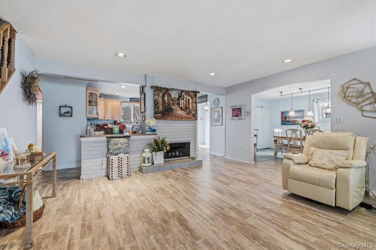 27 Wheelbarrow Lane, Hempstead, NY, 4 Bedrooms Bedrooms, 6 Rooms Rooms,2 BathroomsBathrooms,Residential,For Rent,Wheelbarrow,0,1040123 27 Wheelbarrow Lane, Hempstead, NY, 4 Bedrooms Bedrooms, 6 Rooms Rooms,2 BathroomsBathrooms,Residential,For Rent,Wheelbarrow,0,1040123