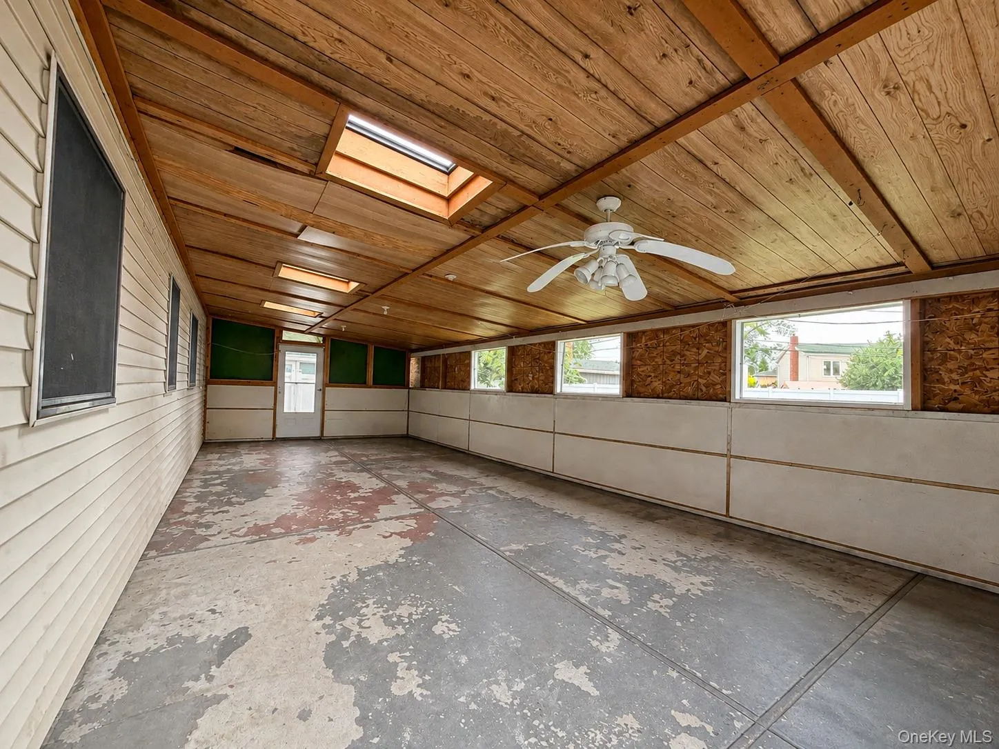 95 Lake Drive, Babylon, NY, 5 Bedrooms Bedrooms, 10 Rooms Rooms,3 BathroomsBathrooms,Residential,For Rent,Lake,0,1040125 95 Lake Drive, Babylon, NY, 5 Bedrooms Bedrooms, 10 Rooms Rooms,3 BathroomsBathrooms,Residential,For Rent,Lake,0,1040125