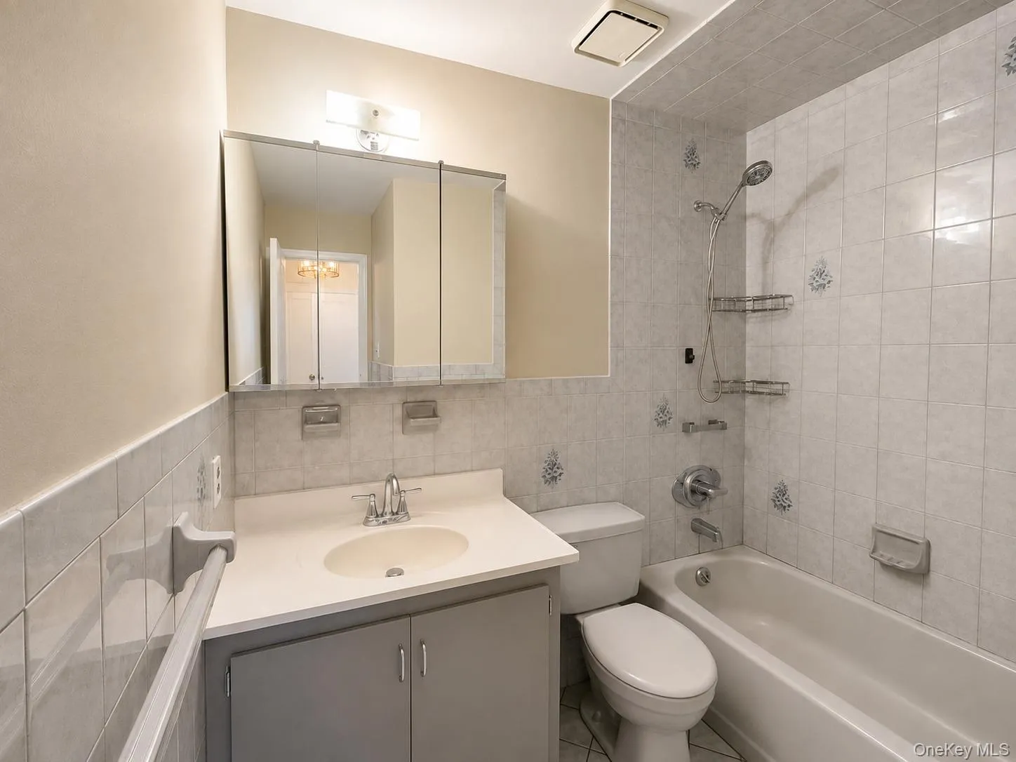 95 Lake Drive, Babylon, NY, 5 Bedrooms Bedrooms, 10 Rooms Rooms,3 BathroomsBathrooms,Residential,For Rent,Lake,0,1040125 95 Lake Drive, Babylon, NY, 5 Bedrooms Bedrooms, 10 Rooms Rooms,3 BathroomsBathrooms,Residential,For Rent,Lake,0,1040125