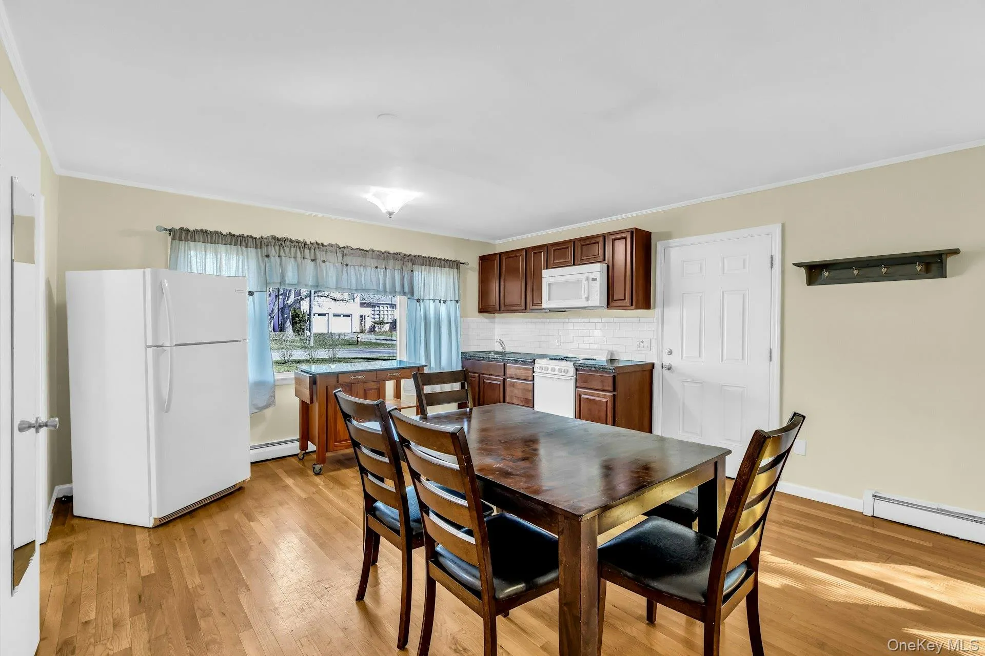 13 Argonne Road, Southampton, NY, 1 Bedroom Bedrooms, 4 Rooms Rooms,1 BathroomBathrooms,Residential Lease,For Rent,Argonne,0,1040126 13 Argonne Road, Southampton, NY, 1 Bedroom Bedrooms, 4 Rooms Rooms,1 BathroomBathrooms,Residential Lease,For Rent,Argonne,0,1040126