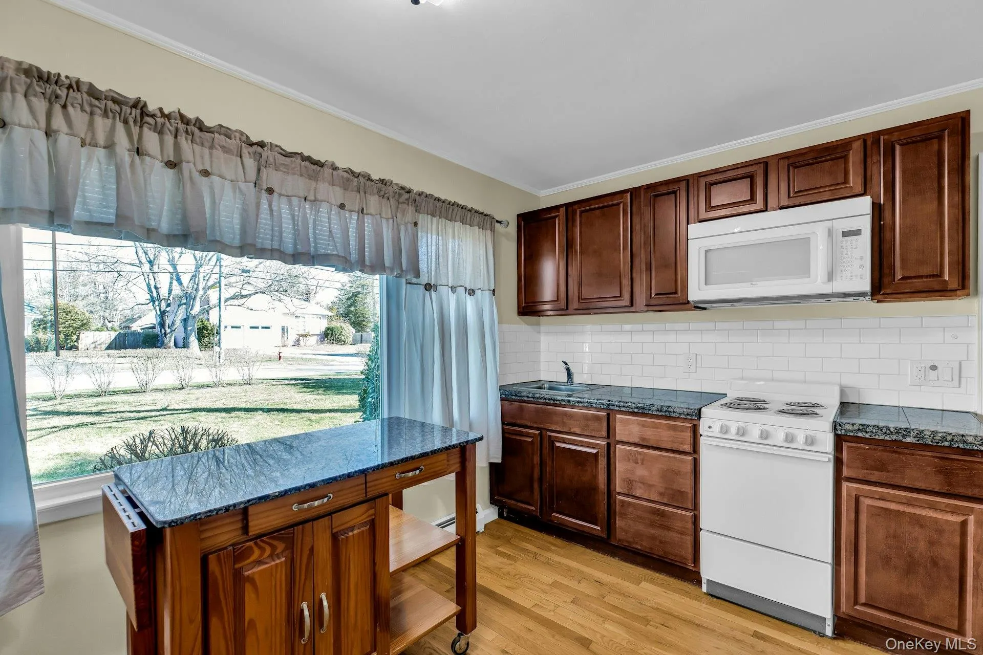 13 Argonne Road, Southampton, NY, 1 Bedroom Bedrooms, 4 Rooms Rooms,1 BathroomBathrooms,Residential Lease,For Rent,Argonne,0,1040126 13 Argonne Road, Southampton, NY, 1 Bedroom Bedrooms, 4 Rooms Rooms,1 BathroomBathrooms,Residential Lease,For Rent,Argonne,0,1040126