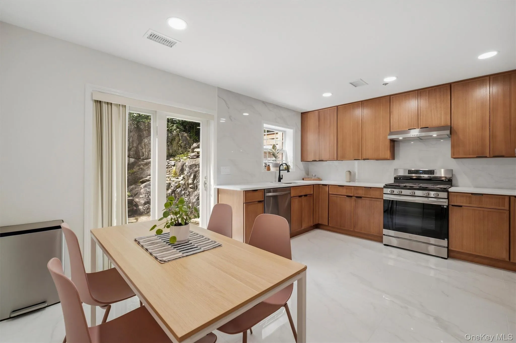 204 Watch Hill Drive, Greenburgh, NY, 2 Bedrooms Bedrooms, 5 Rooms Rooms,1 BathroomBathrooms,Residential,For Rent,Watch Hill,0,1040128 204 Watch Hill Drive, Greenburgh, NY, 2 Bedrooms Bedrooms, 5 Rooms Rooms,1 BathroomBathrooms,Residential,For Rent,Watch Hill,0,1040128