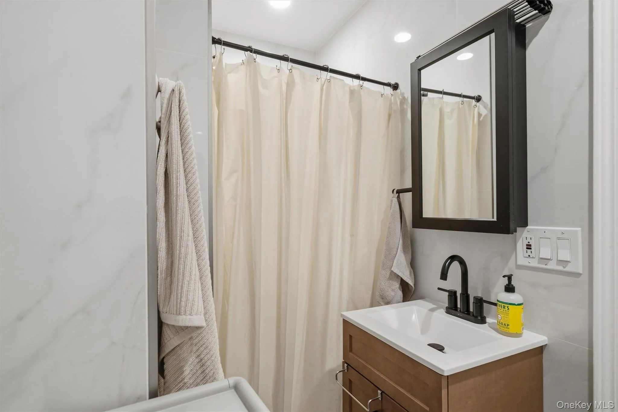 204 Watch Hill Drive, Greenburgh, NY, 2 Bedrooms Bedrooms, 5 Rooms Rooms,1 BathroomBathrooms,Residential,For Rent,Watch Hill,0,1040128 204 Watch Hill Drive, Greenburgh, NY, 2 Bedrooms Bedrooms, 5 Rooms Rooms,1 BathroomBathrooms,Residential,For Rent,Watch Hill,0,1040128