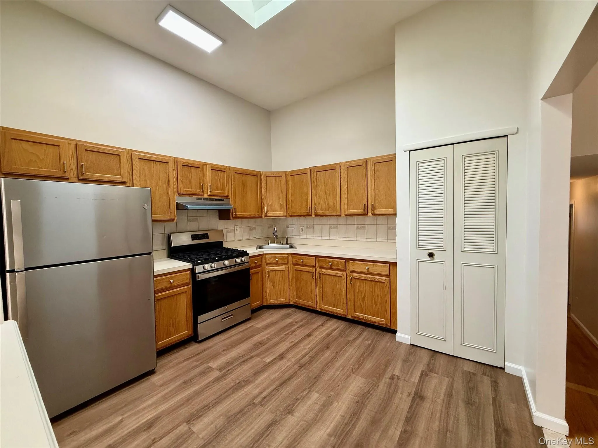 995 Jennings Street, New York, NY, 3 Bedrooms Bedrooms, 5 Rooms Rooms,1 BathroomBathrooms,Residential Lease,For Rent,Jennings,0,1040129 995 Jennings Street, New York, NY, 3 Bedrooms Bedrooms, 5 Rooms Rooms,1 BathroomBathrooms,Residential Lease,For Rent,Jennings,0,1040129