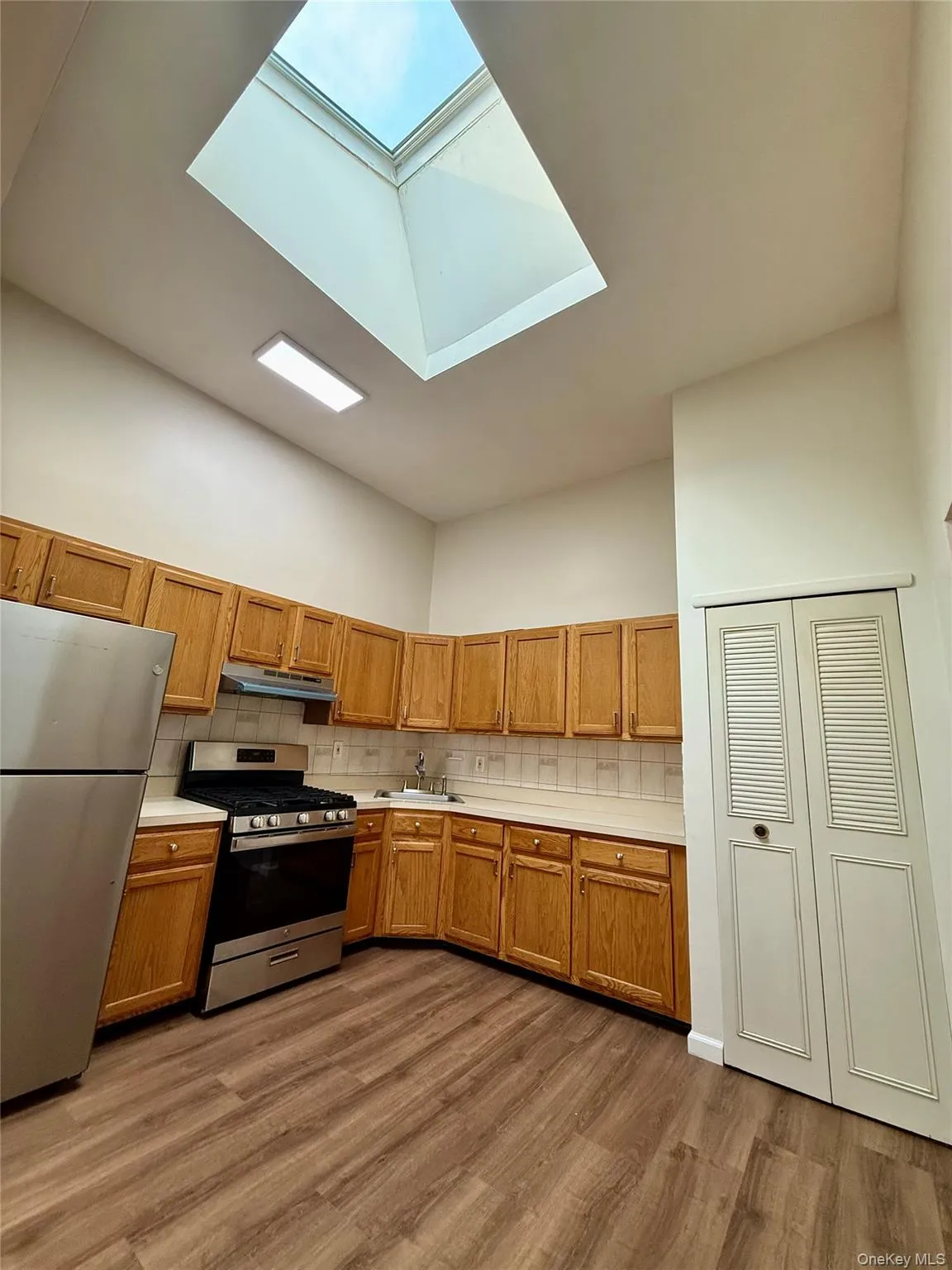 995 Jennings Street, New York, NY, 3 Bedrooms Bedrooms, 5 Rooms Rooms,1 BathroomBathrooms,Residential Lease,For Rent,Jennings,0,1040129 995 Jennings Street, New York, NY, 3 Bedrooms Bedrooms, 5 Rooms Rooms,1 BathroomBathrooms,Residential Lease,For Rent,Jennings,0,1040129