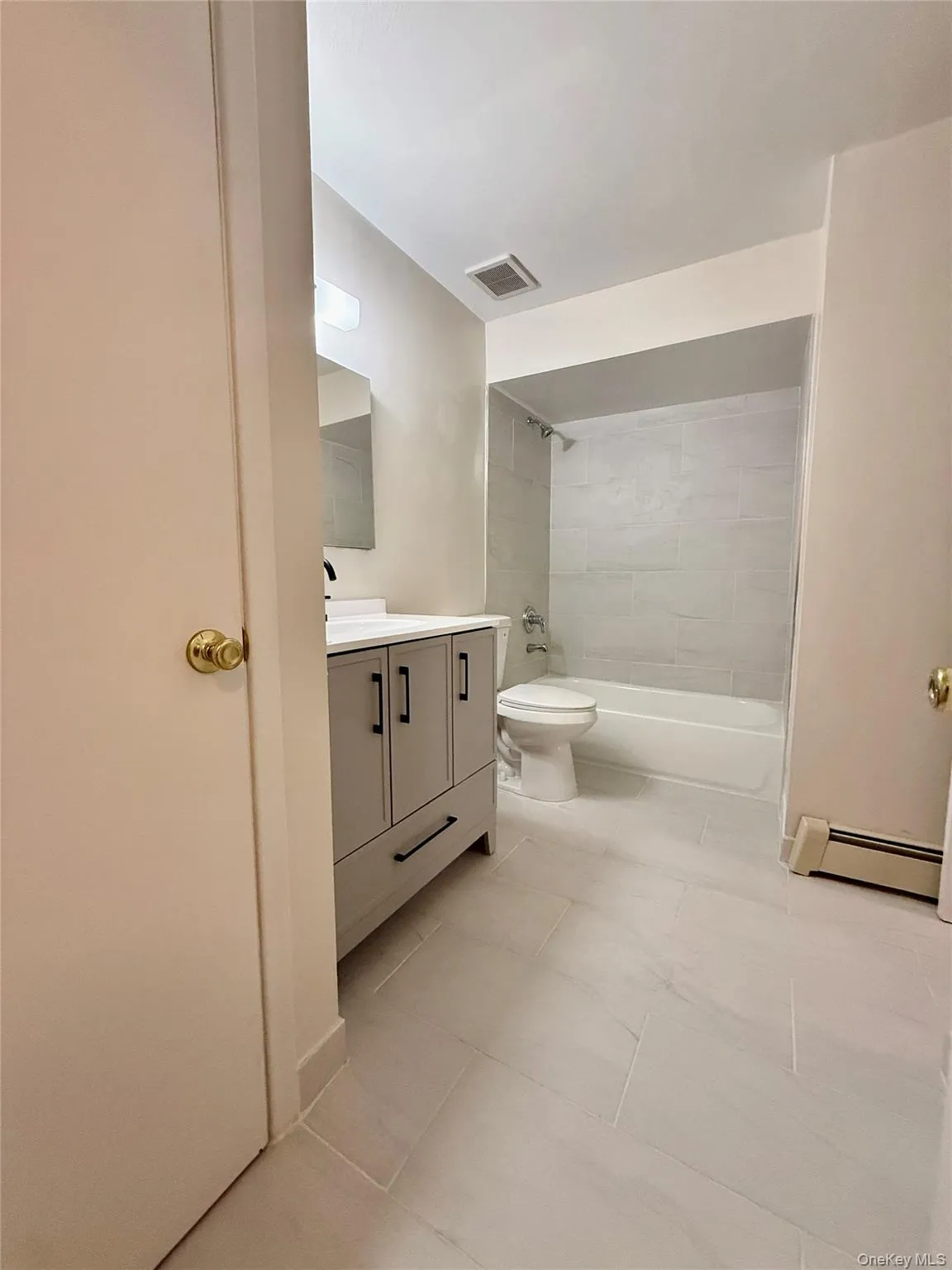 995 Jennings Street, New York, NY, 3 Bedrooms Bedrooms, 5 Rooms Rooms,1 BathroomBathrooms,Residential Lease,For Rent,Jennings,0,1040129 995 Jennings Street, New York, NY, 3 Bedrooms Bedrooms, 5 Rooms Rooms,1 BathroomBathrooms,Residential Lease,For Rent,Jennings,0,1040129