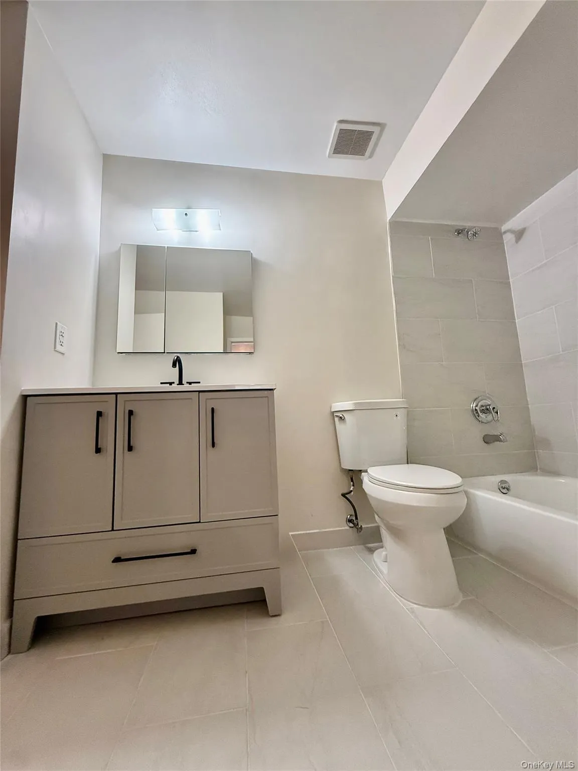 995 Jennings Street, New York, NY, 3 Bedrooms Bedrooms, 5 Rooms Rooms,1 BathroomBathrooms,Residential Lease,For Rent,Jennings,0,1040129 995 Jennings Street, New York, NY, 3 Bedrooms Bedrooms, 5 Rooms Rooms,1 BathroomBathrooms,Residential Lease,For Rent,Jennings,0,1040129
