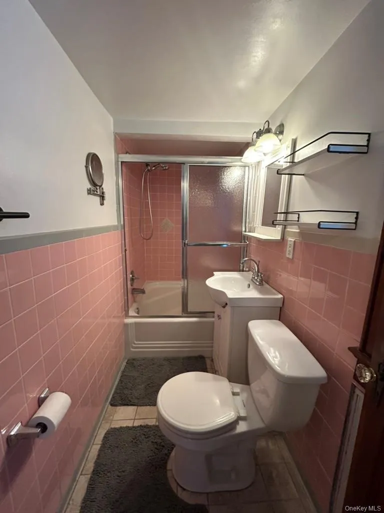 20 Vine Street, Clarkstown, NY, 2 Bedrooms Bedrooms, 5 Rooms Rooms,1 BathroomBathrooms,Residential Lease,For Rent,Vine,0,1040130 20 Vine Street, Clarkstown, NY, 2 Bedrooms Bedrooms, 5 Rooms Rooms,1 BathroomBathrooms,Residential Lease,For Rent,Vine,0,1040130