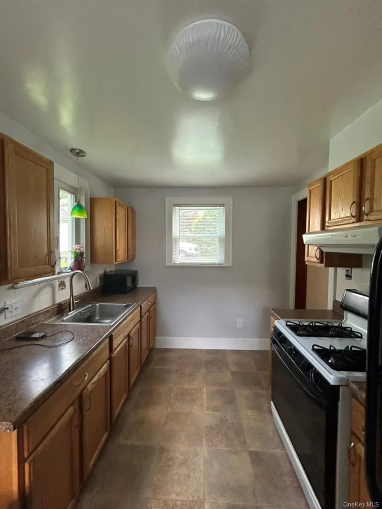 20 Vine Street, Clarkstown, NY, 2 Bedrooms Bedrooms, 5 Rooms Rooms,1 BathroomBathrooms,Residential Lease,For Rent,Vine,0,1040130 20 Vine Street, Clarkstown, NY, 2 Bedrooms Bedrooms, 5 Rooms Rooms,1 BathroomBathrooms,Residential Lease,For Rent,Vine,0,1040130
