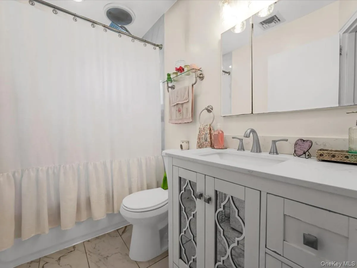 208 3rd Street, Oyster Bay, NY, 3 Bedrooms Bedrooms, 6 Rooms Rooms,1 BathroomBathrooms,Residential,For Rent,3rd,0,1040131 208 3rd Street, Oyster Bay, NY, 3 Bedrooms Bedrooms, 6 Rooms Rooms,1 BathroomBathrooms,Residential,For Rent,3rd,0,1040131