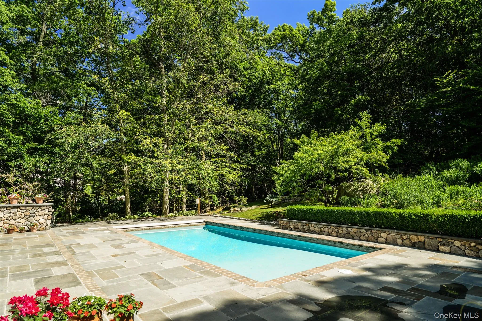 Note the gorgeous gardens behind the pool with grass areas to practice your favorite sports. Note the gorgeous gardens behind the pool with grass areas to practice your favorite sports.