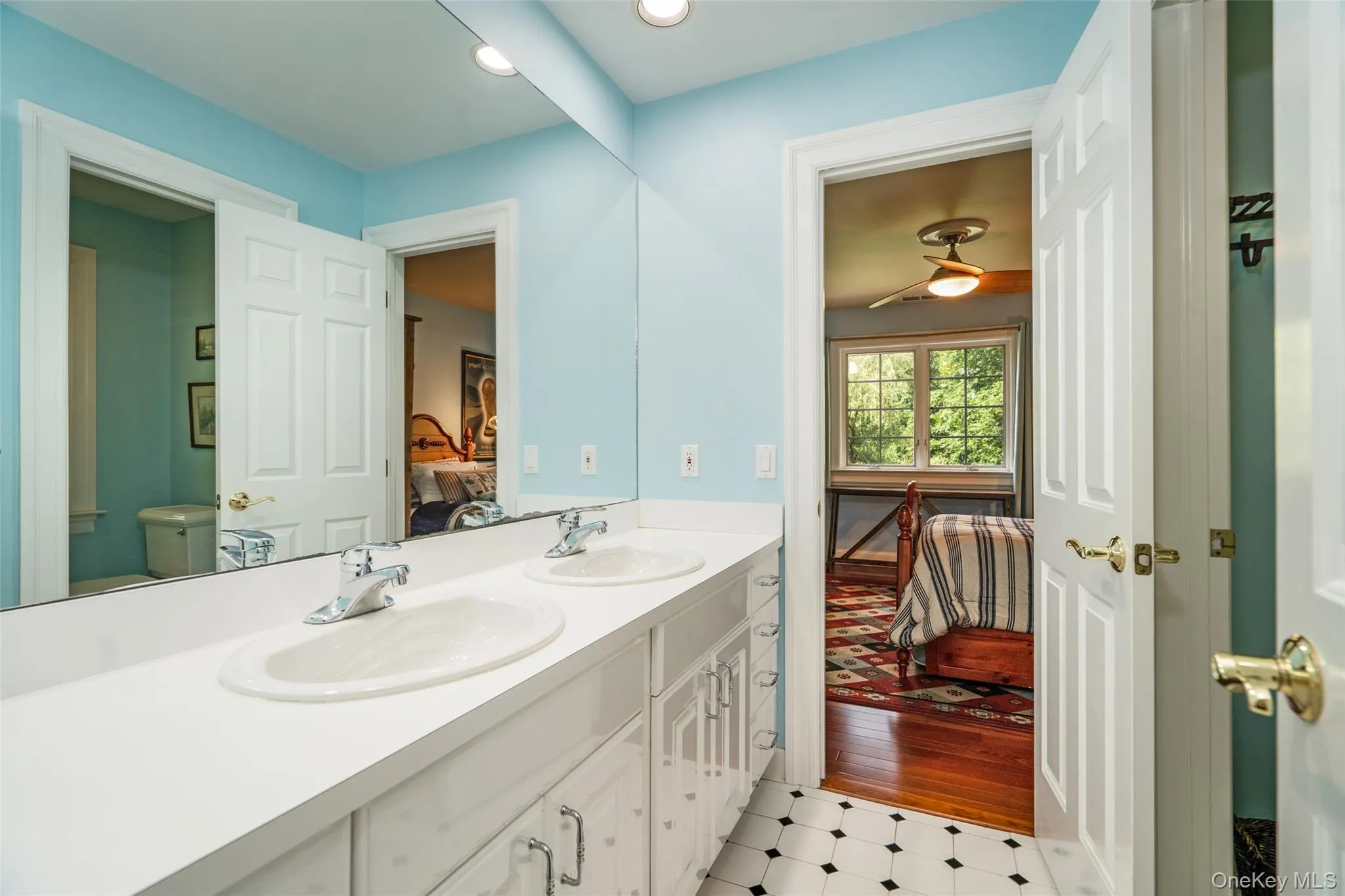 Bedrooms #2 and #3 share this bathroom. Bedrooms #2 and #3 share this bathroom.