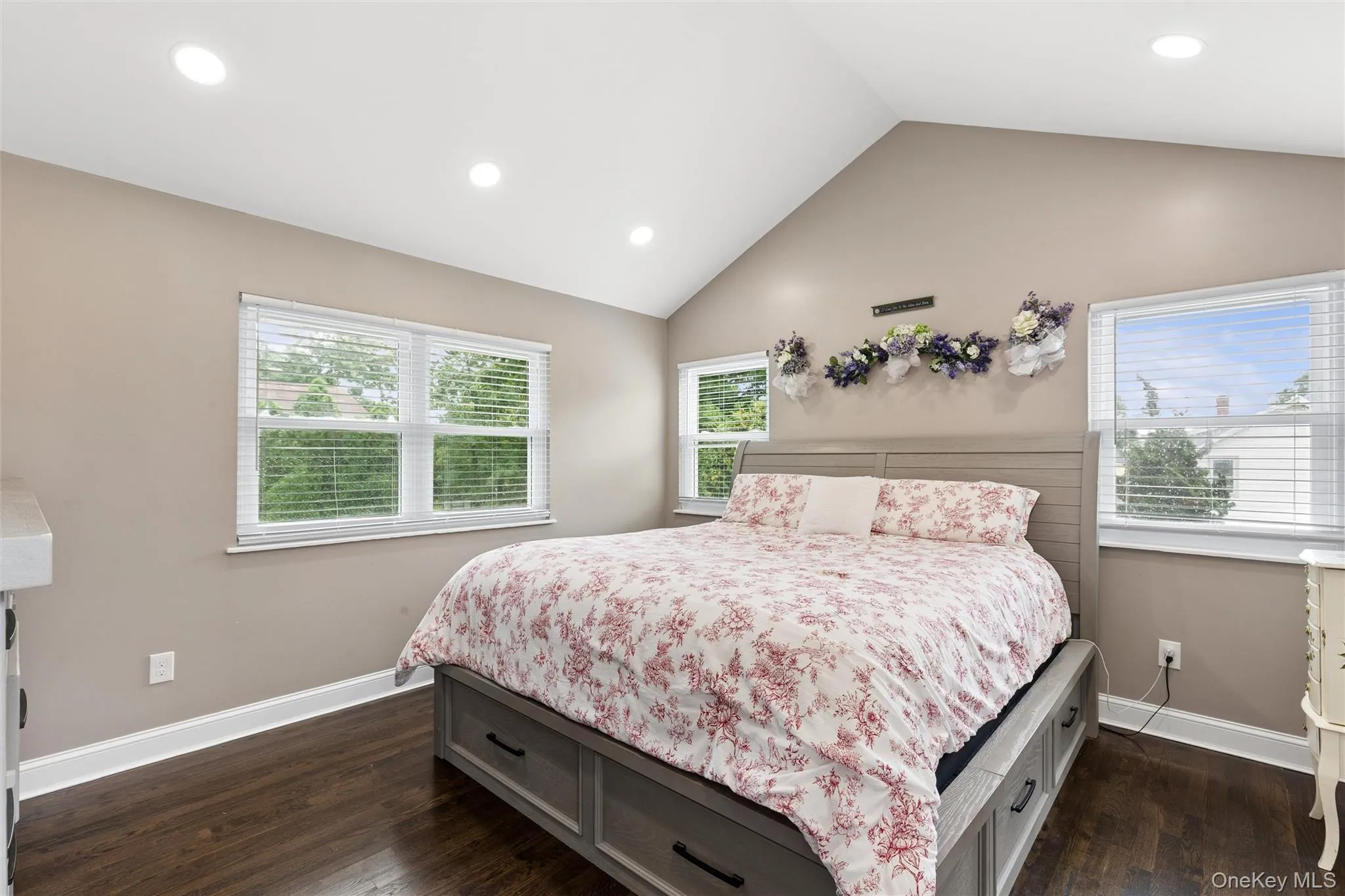 25 Ocean Avenue, Brookhaven, NY, 4 Bedrooms Bedrooms, 10 Rooms Rooms,2 BathroomsBathrooms,Residential,For Rent,Ocean,0,1040135 25 Ocean Avenue, Brookhaven, NY, 4 Bedrooms Bedrooms, 10 Rooms Rooms,2 BathroomsBathrooms,Residential,For Rent,Ocean,0,1040135