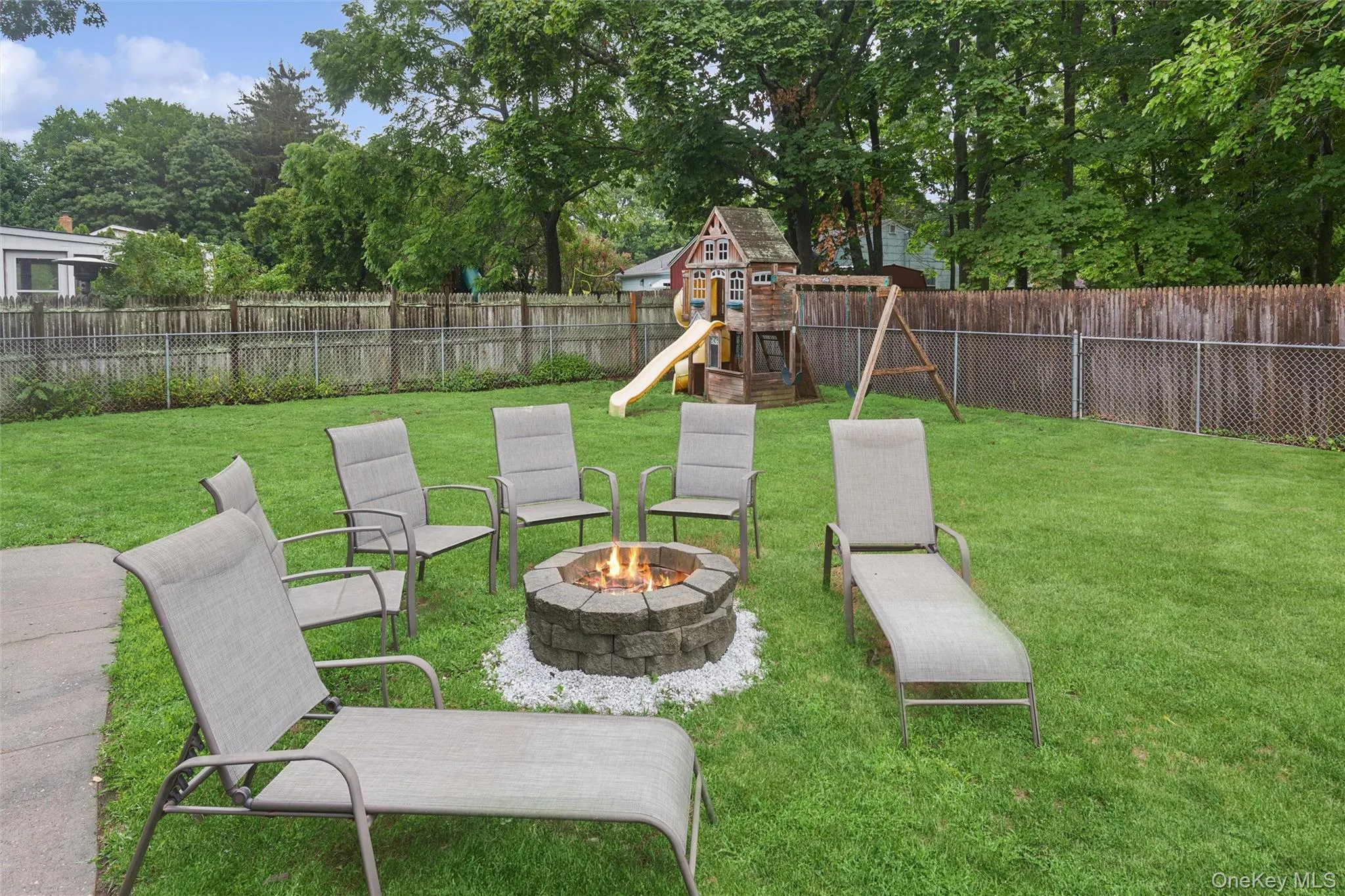 25 Ocean Avenue, Brookhaven, NY, 4 Bedrooms Bedrooms, 10 Rooms Rooms,2 BathroomsBathrooms,Residential,For Rent,Ocean,0,1040135 25 Ocean Avenue, Brookhaven, NY, 4 Bedrooms Bedrooms, 10 Rooms Rooms,2 BathroomsBathrooms,Residential,For Rent,Ocean,0,1040135