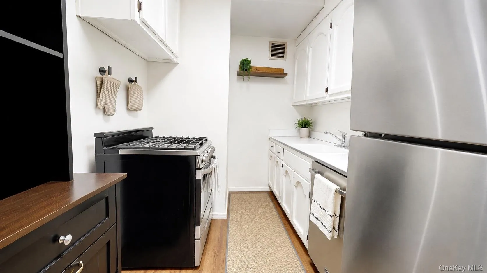 175-20 Wexford Terrace, New York, NY, 1 Bedroom Bedrooms, 3 Rooms Rooms,1 BathroomBathrooms,Residential,For Rent,Wexford,0,1040140 175-20 Wexford Terrace, New York, NY, 1 Bedroom Bedrooms, 3 Rooms Rooms,1 BathroomBathrooms,Residential,For Rent,Wexford,0,1040140
