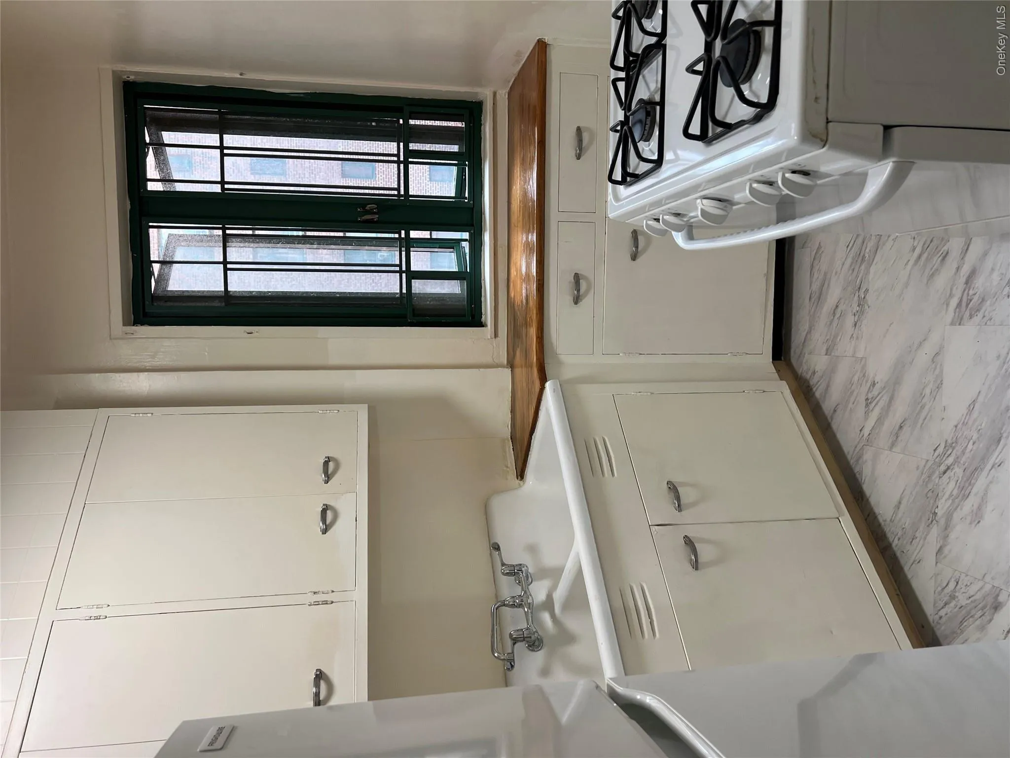 1569 Metropolitan Avenue, New York, NY, 1 Bedroom Bedrooms, 4 Rooms Rooms,1 BathroomBathrooms,Residential,For Rent,Metropolitan,0,1040141 1569 Metropolitan Avenue, New York, NY, 1 Bedroom Bedrooms, 4 Rooms Rooms,1 BathroomBathrooms,Residential,For Rent,Metropolitan,0,1040141