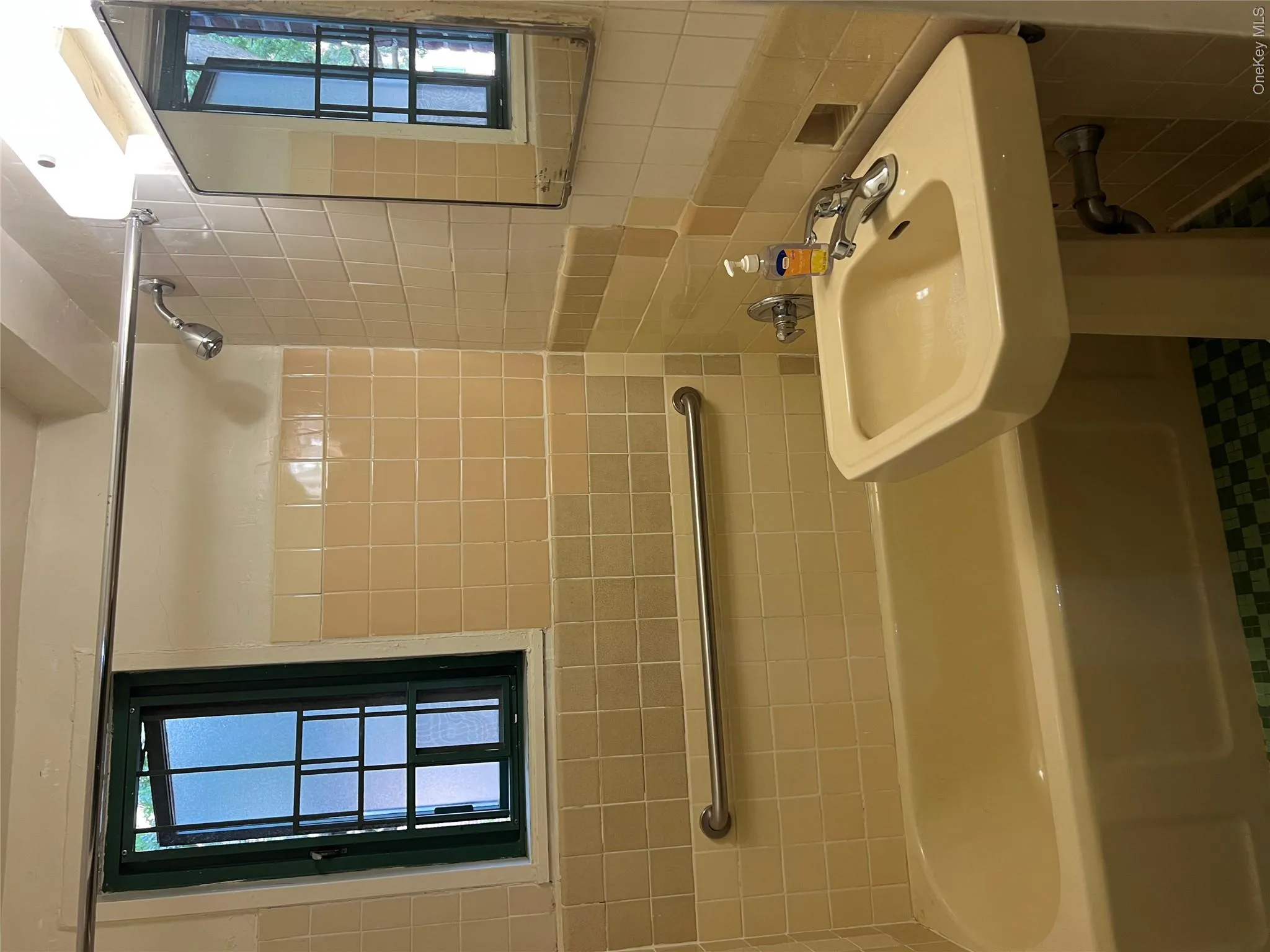 1569 Metropolitan Avenue, New York, NY, 1 Bedroom Bedrooms, 4 Rooms Rooms,1 BathroomBathrooms,Residential,For Rent,Metropolitan,0,1040141 1569 Metropolitan Avenue, New York, NY, 1 Bedroom Bedrooms, 4 Rooms Rooms,1 BathroomBathrooms,Residential,For Rent,Metropolitan,0,1040141
