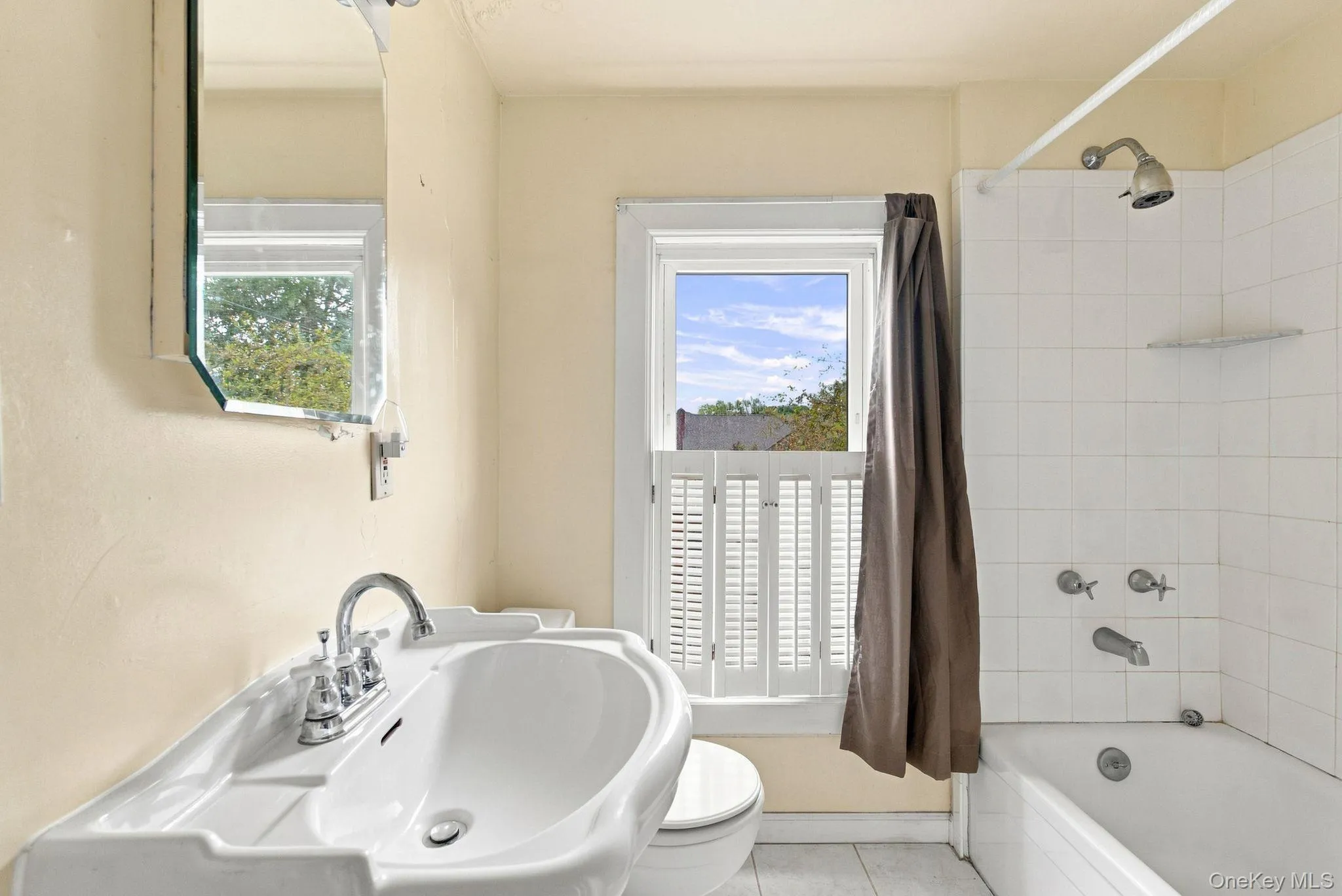 344 Broadway, Esopus, NY, 3 Bedrooms Bedrooms, 6 Rooms Rooms,1 BathroomBathrooms,Residential,For Rent,Broadway,0,1040145 344 Broadway, Esopus, NY, 3 Bedrooms Bedrooms, 6 Rooms Rooms,1 BathroomBathrooms,Residential,For Rent,Broadway,0,1040145
