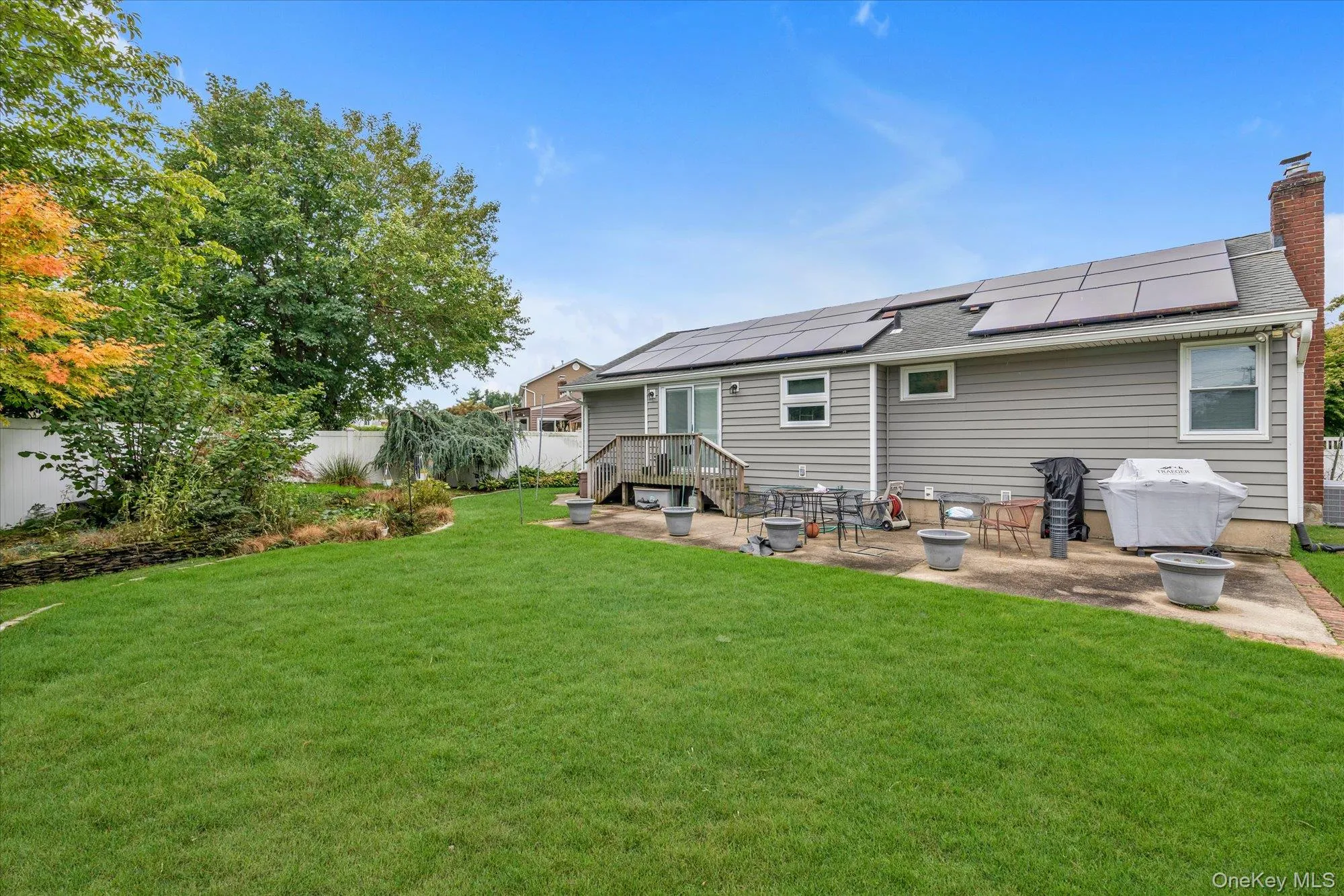 Expansive rear lawn with mature trees and perimeter landscaping Expansive rear lawn with mature trees and perimeter landscaping
