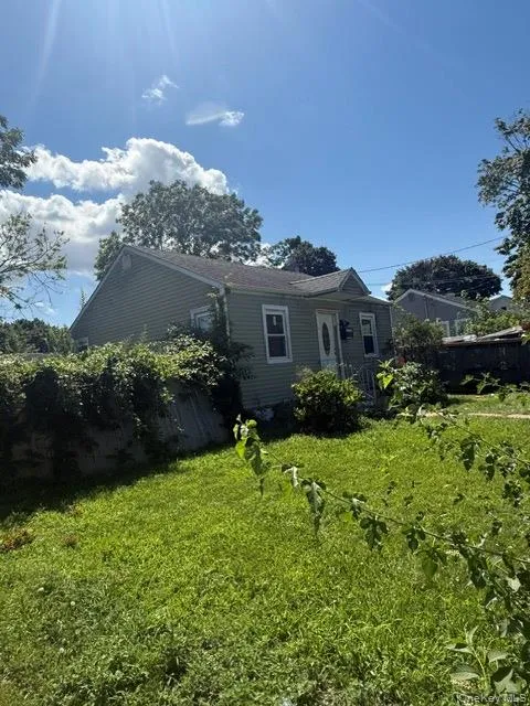 22 Booker Avenue, Babylon, NY, 2 Bedrooms Bedrooms, 5 Rooms Rooms,2 BathroomsBathrooms,Residential,For Rent,Booker,0,1040170 22 Booker Avenue, Babylon, NY, 2 Bedrooms Bedrooms, 5 Rooms Rooms,2 BathroomsBathrooms,Residential,For Rent,Booker,0,1040170