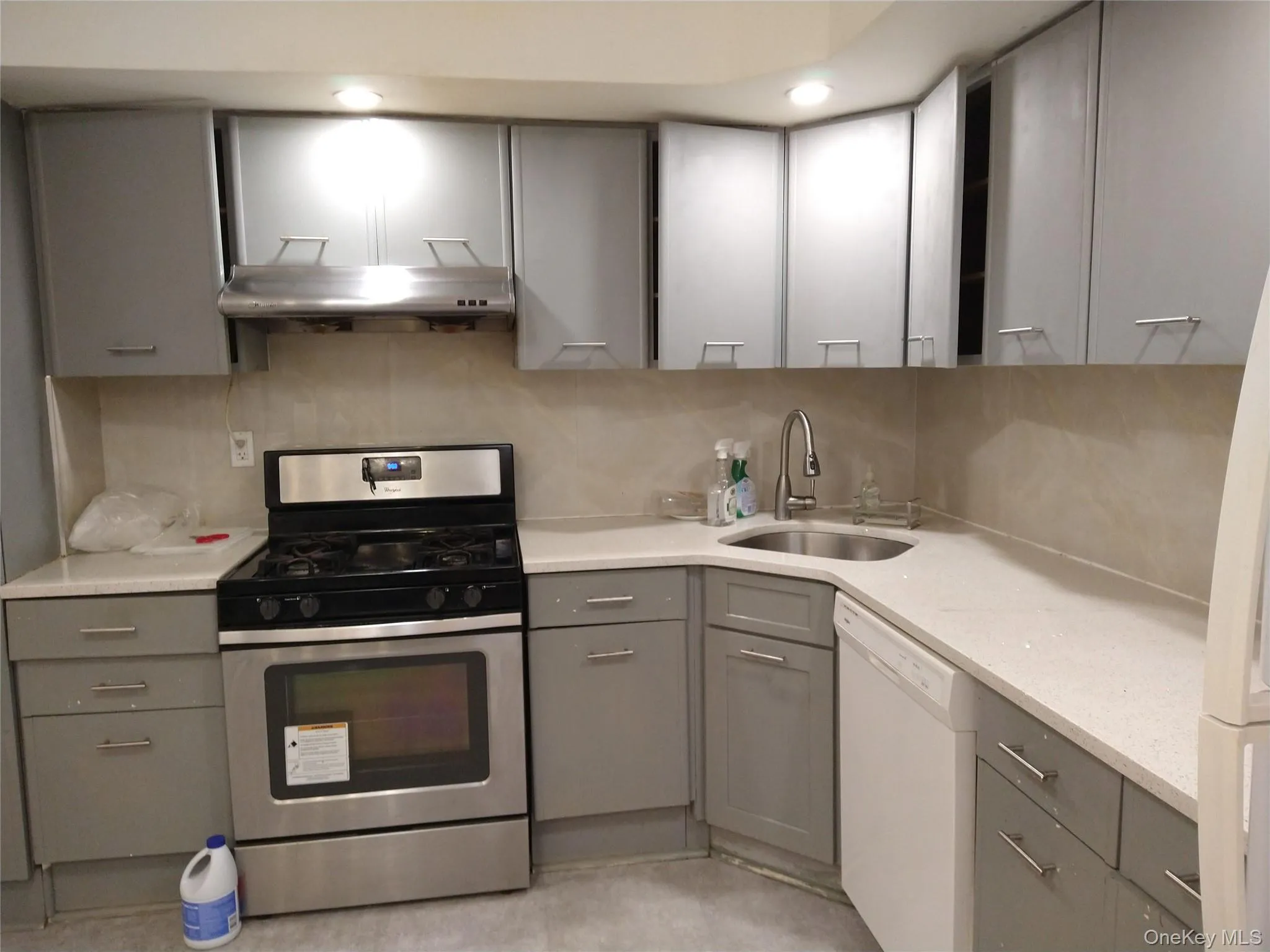 7118 164th Street, New York, NY, 3 Bedrooms Bedrooms, 6 Rooms Rooms,2 BathroomsBathrooms,Residential Lease,For Rent,164th,0,1040173 7118 164th Street, New York, NY, 3 Bedrooms Bedrooms, 6 Rooms Rooms,2 BathroomsBathrooms,Residential Lease,For Rent,164th,0,1040173