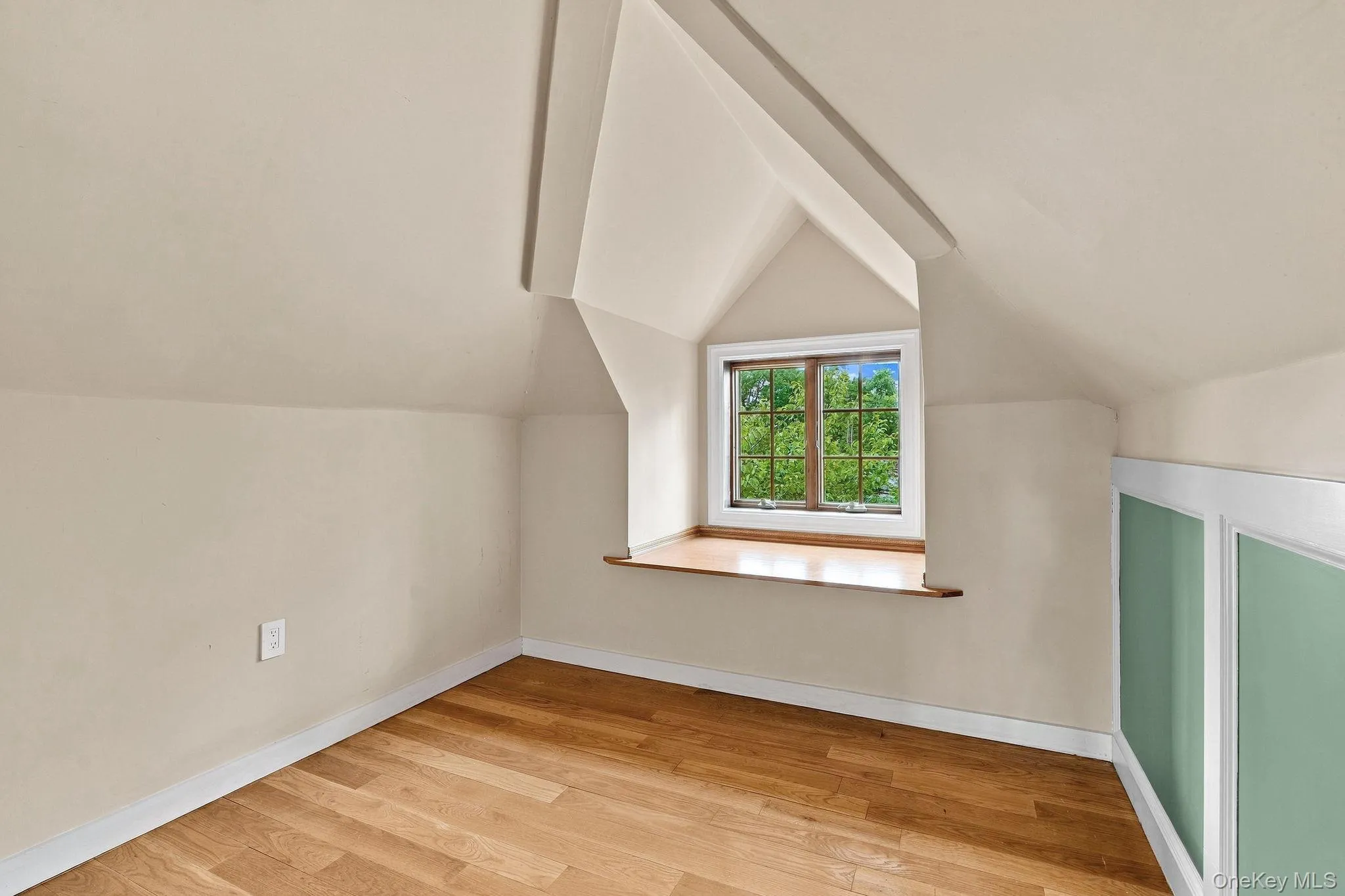Skylights, warm wood floors and a dramatic stone bath. Skylights, warm wood floors and a dramatic stone bath.