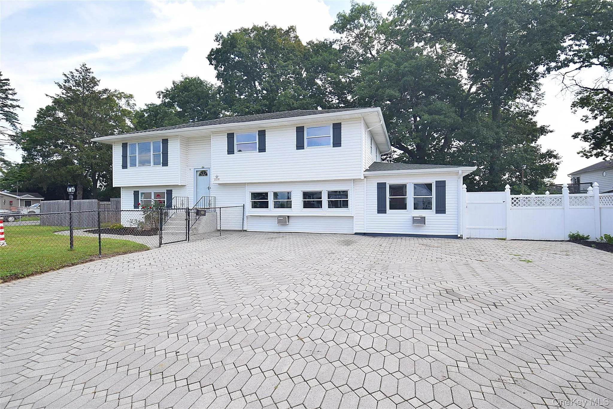 226 14th Avenue, West Babylon, NY, 6 Bedrooms Bedrooms, 13 Rooms Rooms,4 BathroomsBathrooms,Residential,For Rent,14th,0,1040189 226 14th Avenue, West Babylon, NY, 6 Bedrooms Bedrooms, 13 Rooms Rooms,4 BathroomsBathrooms,Residential,For Rent,14th,0,1040189