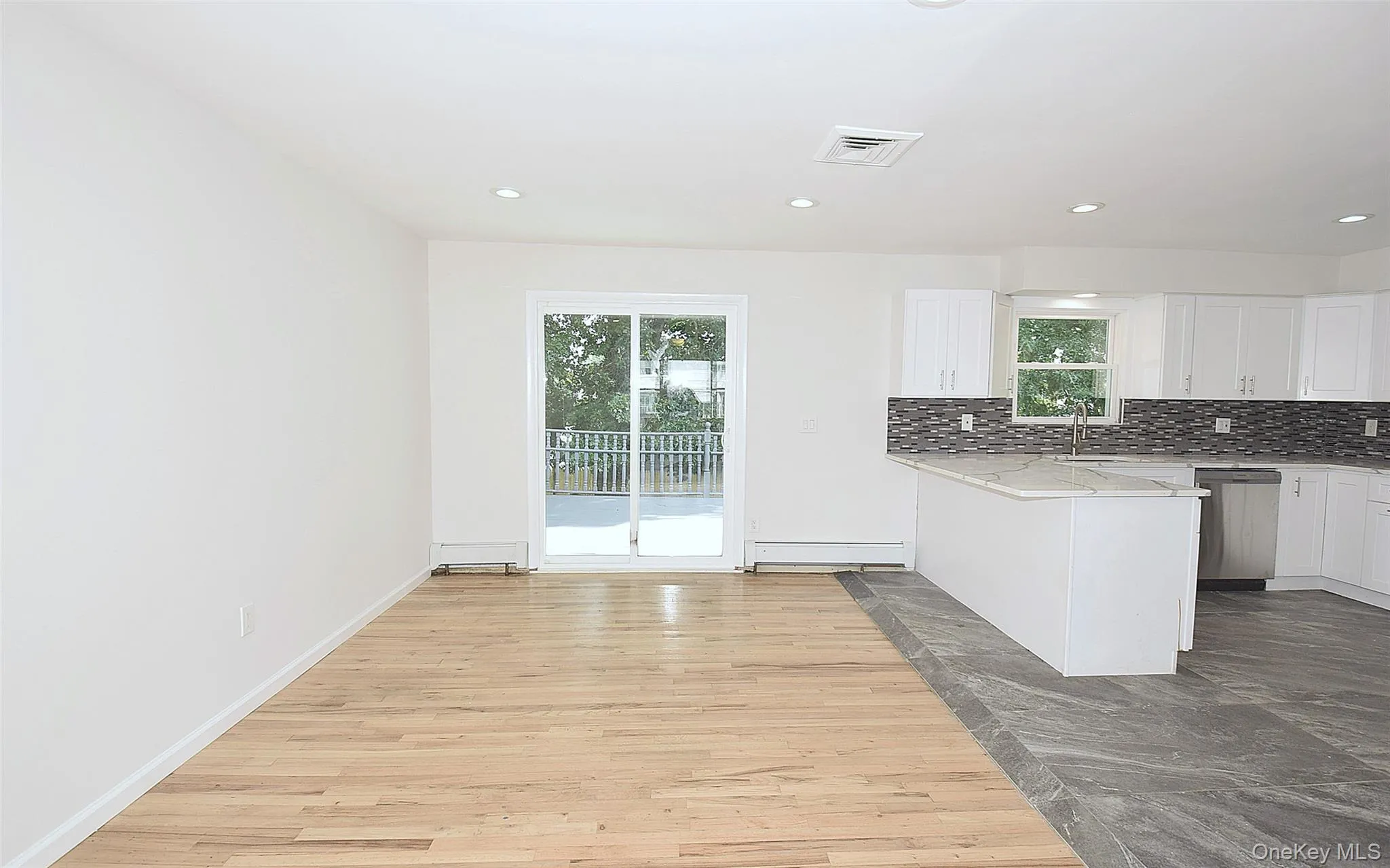 226 14th Avenue, West Babylon, NY, 6 Bedrooms Bedrooms, 13 Rooms Rooms,4 BathroomsBathrooms,Residential,For Rent,14th,0,1040189 226 14th Avenue, West Babylon, NY, 6 Bedrooms Bedrooms, 13 Rooms Rooms,4 BathroomsBathrooms,Residential,For Rent,14th,0,1040189