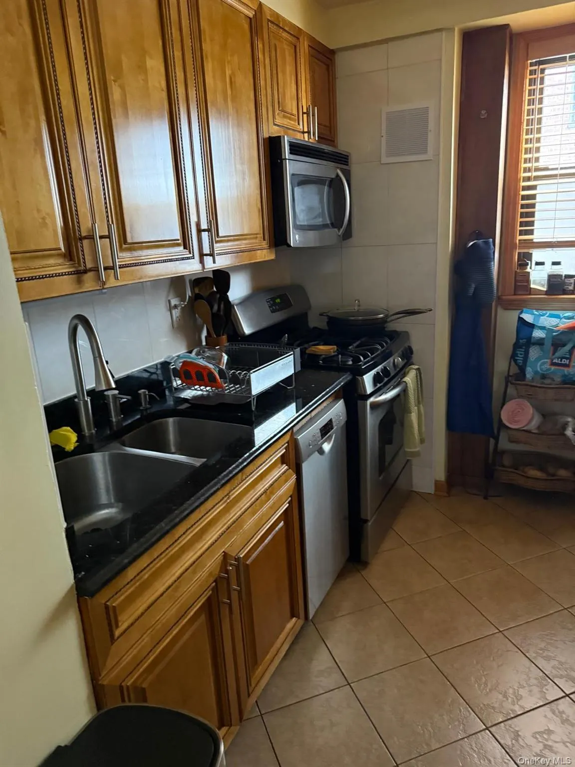 61-25 98th Street, New York, NY, 3 Bedrooms Bedrooms, 5 Rooms Rooms,2 BathroomsBathrooms,Residential,For Rent,98th,0,1040193 61-25 98th Street, New York, NY, 3 Bedrooms Bedrooms, 5 Rooms Rooms,2 BathroomsBathrooms,Residential,For Rent,98th,0,1040193