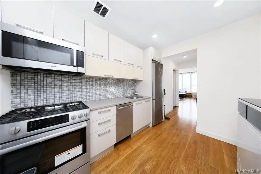 8629 Bay Parkway, New York, NY, 1 Bedroom Bedrooms, 3 Rooms Rooms,1 BathroomBathrooms,Residential,For Rent,Bay,0,1040197 8629 Bay Parkway, New York, NY, 1 Bedroom Bedrooms, 3 Rooms Rooms,1 BathroomBathrooms,Residential,For Rent,Bay,0,1040197