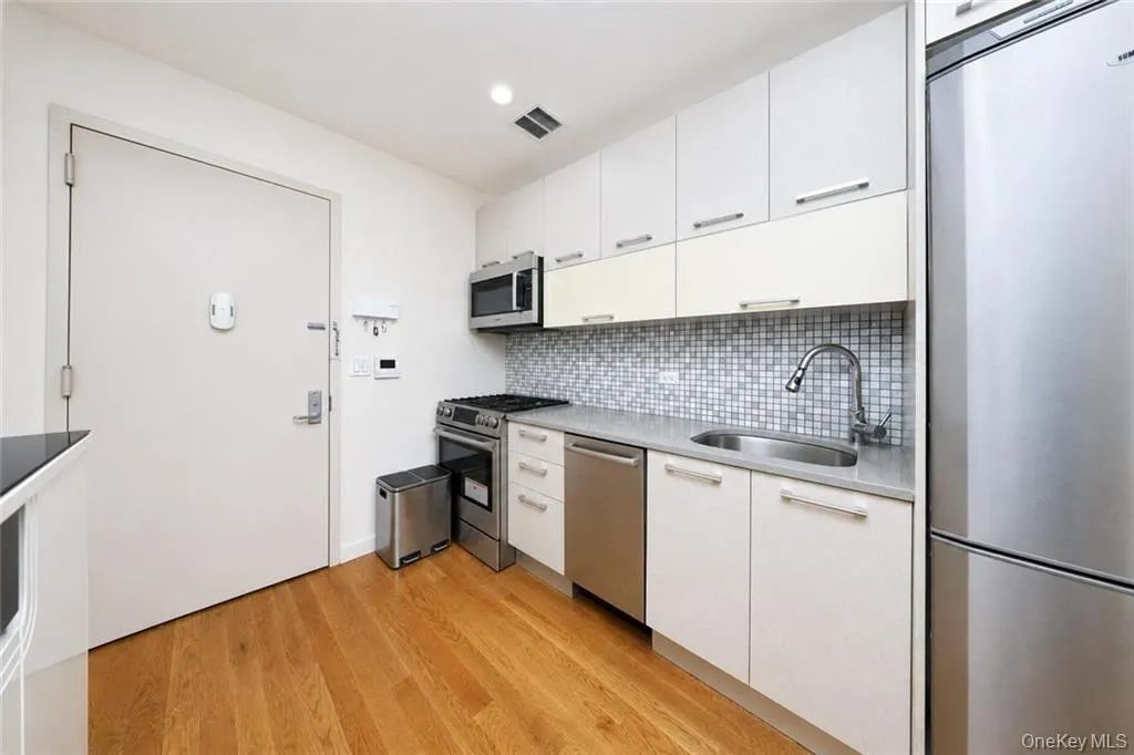 8629 Bay Parkway, New York, NY, 1 Bedroom Bedrooms, 3 Rooms Rooms,1 BathroomBathrooms,Residential,For Rent,Bay,0,1040197 8629 Bay Parkway, New York, NY, 1 Bedroom Bedrooms, 3 Rooms Rooms,1 BathroomBathrooms,Residential,For Rent,Bay,0,1040197