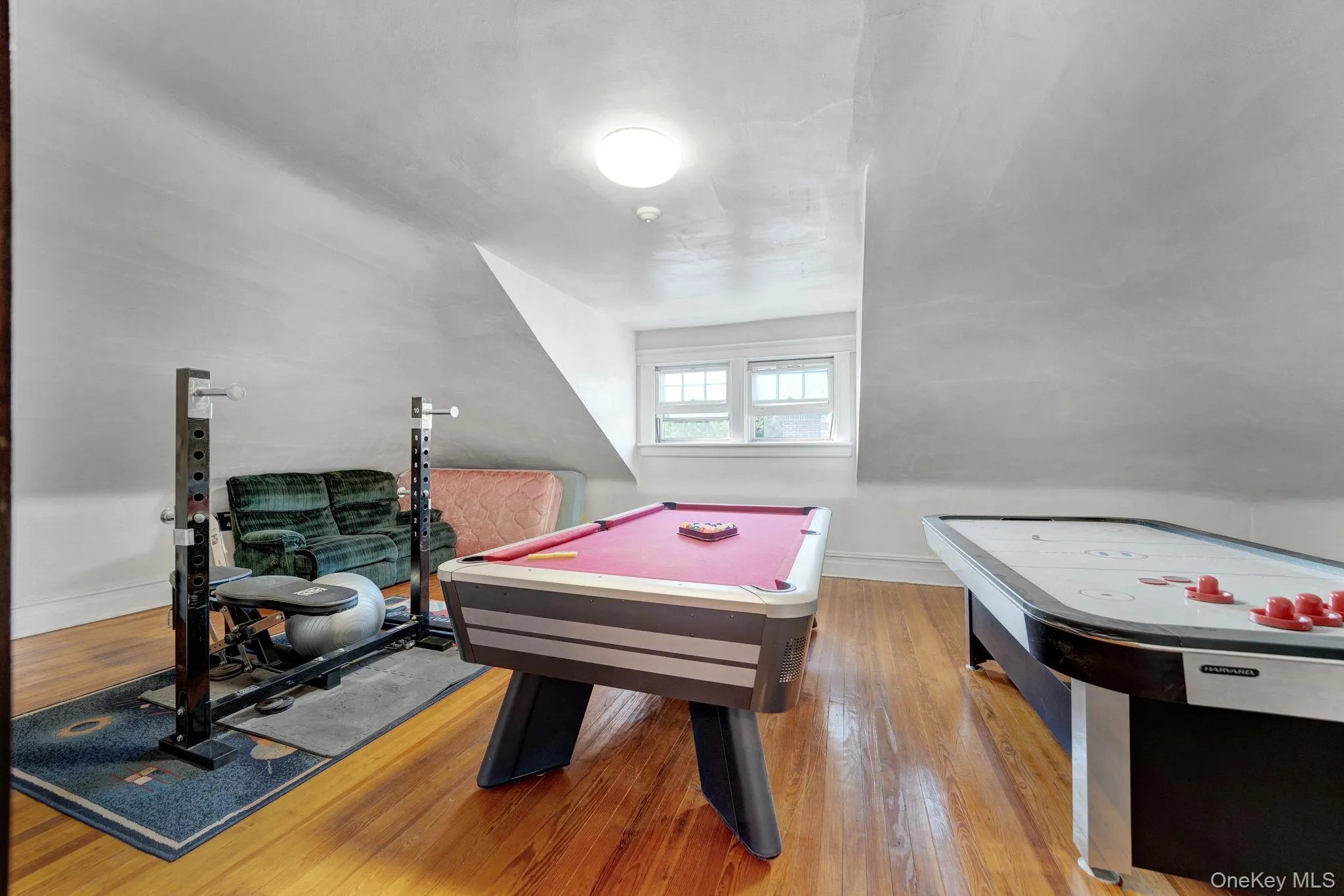 8833 195th Street, New York, NY, 5 Bedrooms Bedrooms, 12 Rooms Rooms,2 BathroomsBathrooms,Residential,For Rent,195th,0,1040205 8833 195th Street, New York, NY, 5 Bedrooms Bedrooms, 12 Rooms Rooms,2 BathroomsBathrooms,Residential,For Rent,195th,0,1040205