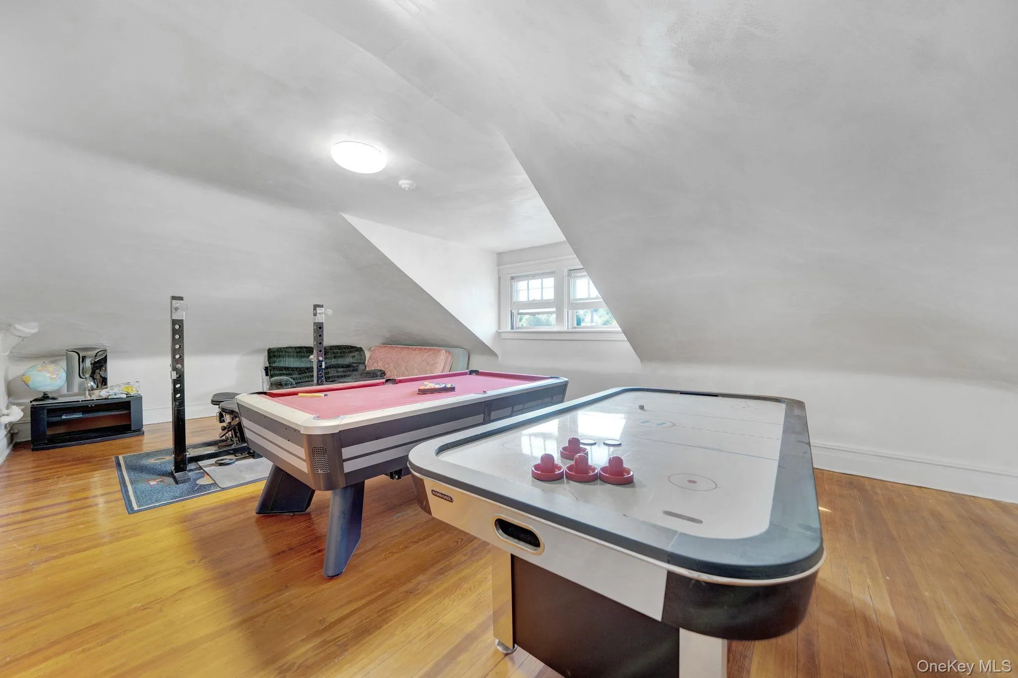 8833 195th Street, New York, NY, 5 Bedrooms Bedrooms, 12 Rooms Rooms,2 BathroomsBathrooms,Residential,For Rent,195th,0,1040205 8833 195th Street, New York, NY, 5 Bedrooms Bedrooms, 12 Rooms Rooms,2 BathroomsBathrooms,Residential,For Rent,195th,0,1040205