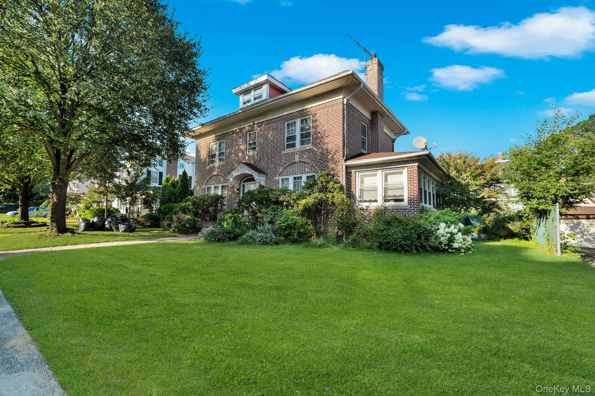 8833 195th Street, New York, NY, 5 Bedrooms Bedrooms, 12 Rooms Rooms,2 BathroomsBathrooms,Residential,For Rent,195th,0,1040205 8833 195th Street, New York, NY, 5 Bedrooms Bedrooms, 12 Rooms Rooms,2 BathroomsBathrooms,Residential,For Rent,195th,0,1040205