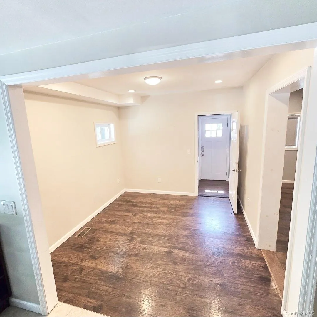 Large space perfect for dining or o be used as an extra living space Large space perfect for dining or o be used as an extra living space