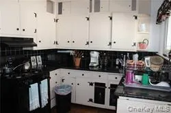 24 Oswego Avenue, Hempstead, NY, 3 Bedrooms Bedrooms, 4 Rooms Rooms,1 BathroomBathrooms,Residential Lease,For Rent,Oswego,0,1040223 24 Oswego Avenue, Hempstead, NY, 3 Bedrooms Bedrooms, 4 Rooms Rooms,1 BathroomBathrooms,Residential Lease,For Rent,Oswego,0,1040223