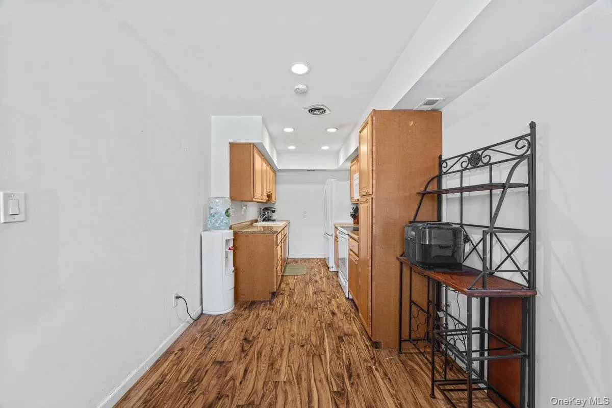 21 Alhambra Drive, Hempstead, NY, 2 Bedrooms Bedrooms, 5 Rooms Rooms,1 BathroomBathrooms,Residential,For Rent,Alhambra,0,1040224 21 Alhambra Drive, Hempstead, NY, 2 Bedrooms Bedrooms, 5 Rooms Rooms,1 BathroomBathrooms,Residential,For Rent,Alhambra,0,1040224