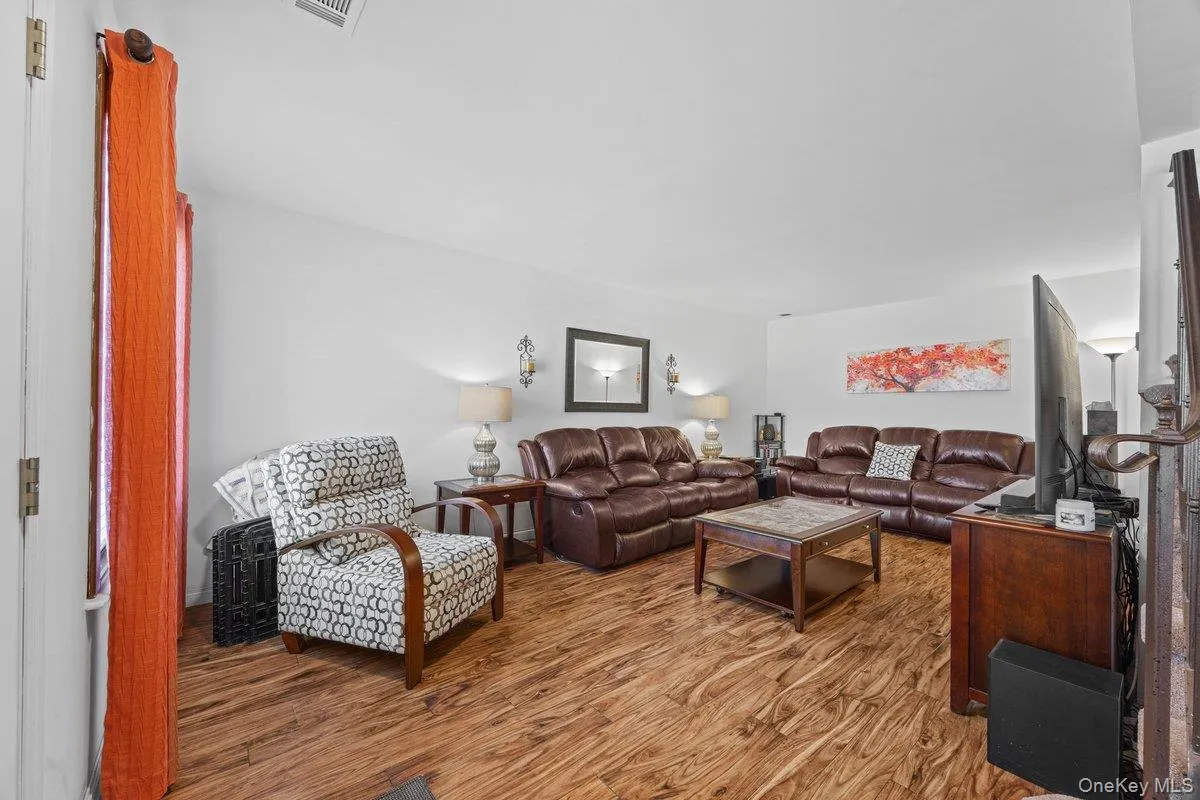 21 Alhambra Drive, Hempstead, NY, 2 Bedrooms Bedrooms, 5 Rooms Rooms,1 BathroomBathrooms,Residential,For Rent,Alhambra,0,1040224 21 Alhambra Drive, Hempstead, NY, 2 Bedrooms Bedrooms, 5 Rooms Rooms,1 BathroomBathrooms,Residential,For Rent,Alhambra,0,1040224