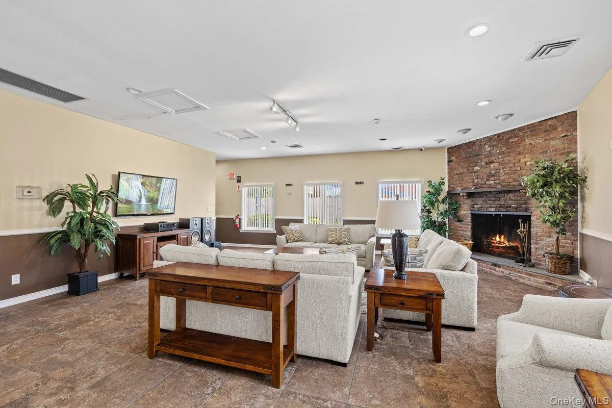 21 Alhambra Drive, Hempstead, NY, 2 Bedrooms Bedrooms, 5 Rooms Rooms,1 BathroomBathrooms,Residential,For Rent,Alhambra,0,1040224 21 Alhambra Drive, Hempstead, NY, 2 Bedrooms Bedrooms, 5 Rooms Rooms,1 BathroomBathrooms,Residential,For Rent,Alhambra,0,1040224