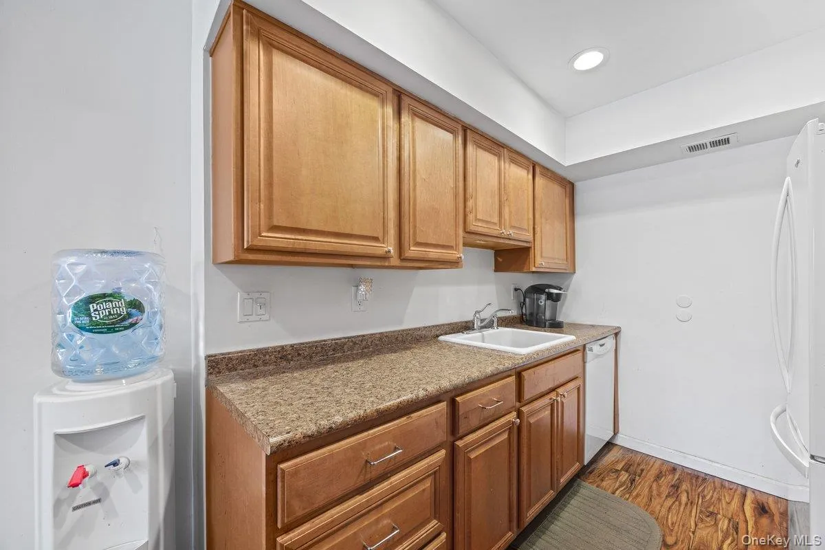 21 Alhambra Drive, Hempstead, NY, 2 Bedrooms Bedrooms, 5 Rooms Rooms,1 BathroomBathrooms,Residential,For Rent,Alhambra,0,1040224 21 Alhambra Drive, Hempstead, NY, 2 Bedrooms Bedrooms, 5 Rooms Rooms,1 BathroomBathrooms,Residential,For Rent,Alhambra,0,1040224