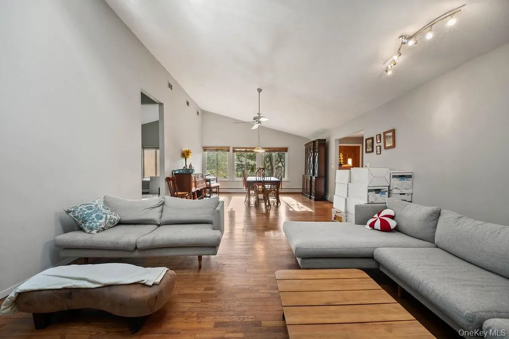 103 Waters Edge, Clarkstown, NY, 5 Bedrooms Bedrooms, 10 Rooms Rooms,3 BathroomsBathrooms,Residential,For Rent,Waters Edge,0,1040227 103 Waters Edge, Clarkstown, NY, 5 Bedrooms Bedrooms, 10 Rooms Rooms,3 BathroomsBathrooms,Residential,For Rent,Waters Edge,0,1040227