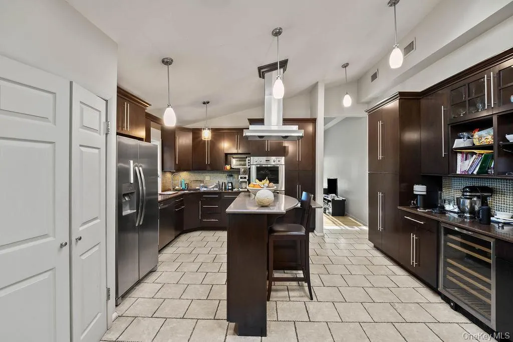 103 Waters Edge, Clarkstown, NY, 5 Bedrooms Bedrooms, 10 Rooms Rooms,3 BathroomsBathrooms,Residential,For Rent,Waters Edge,0,1040227 103 Waters Edge, Clarkstown, NY, 5 Bedrooms Bedrooms, 10 Rooms Rooms,3 BathroomsBathrooms,Residential,For Rent,Waters Edge,0,1040227
