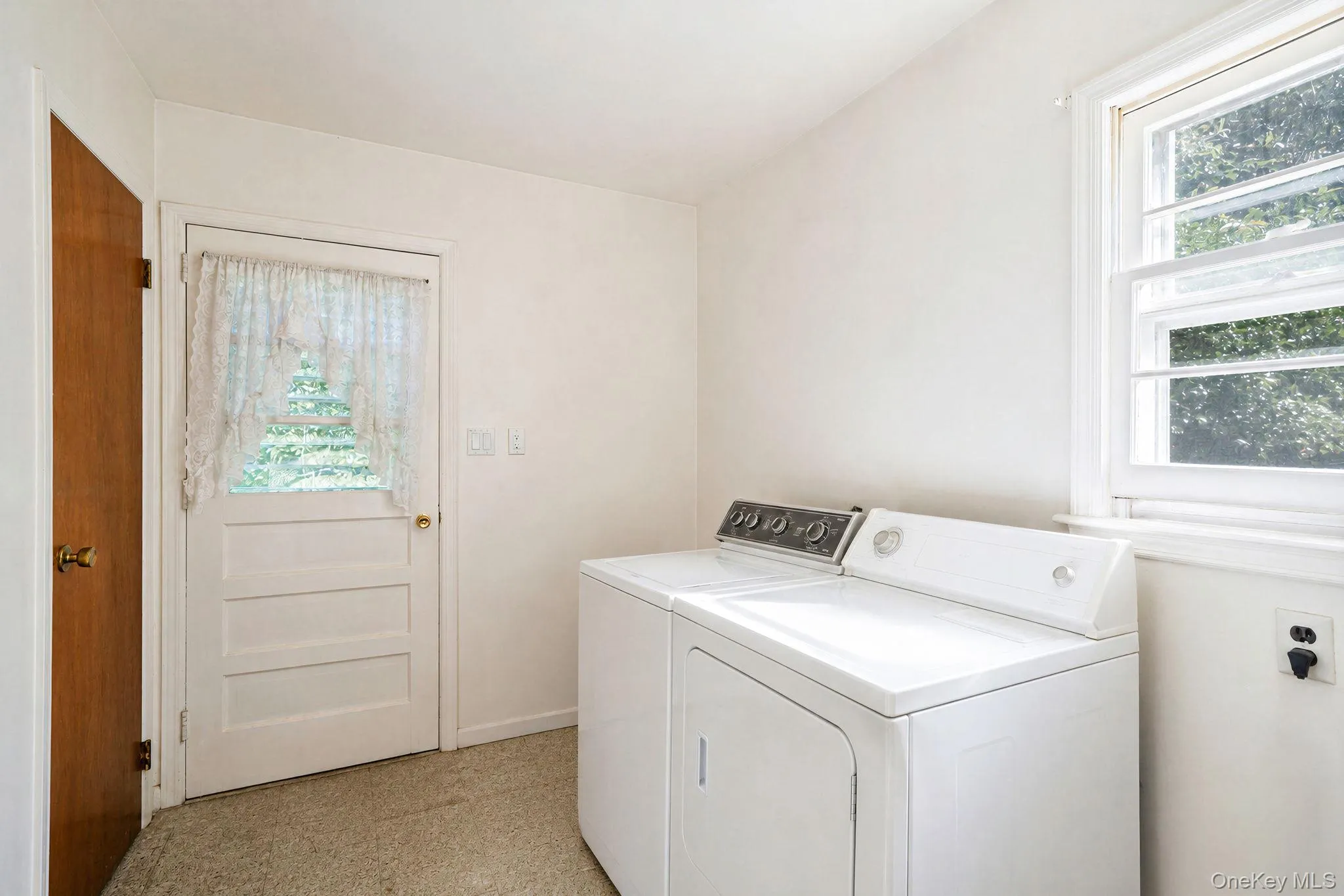893 Gardiner Drive, Islip, NY, 5 Bedrooms Bedrooms, 9 Rooms Rooms,3 BathroomsBathrooms,Residential,For Rent,Gardiner,0,1040238 893 Gardiner Drive, Islip, NY, 5 Bedrooms Bedrooms, 9 Rooms Rooms,3 BathroomsBathrooms,Residential,For Rent,Gardiner,0,1040238