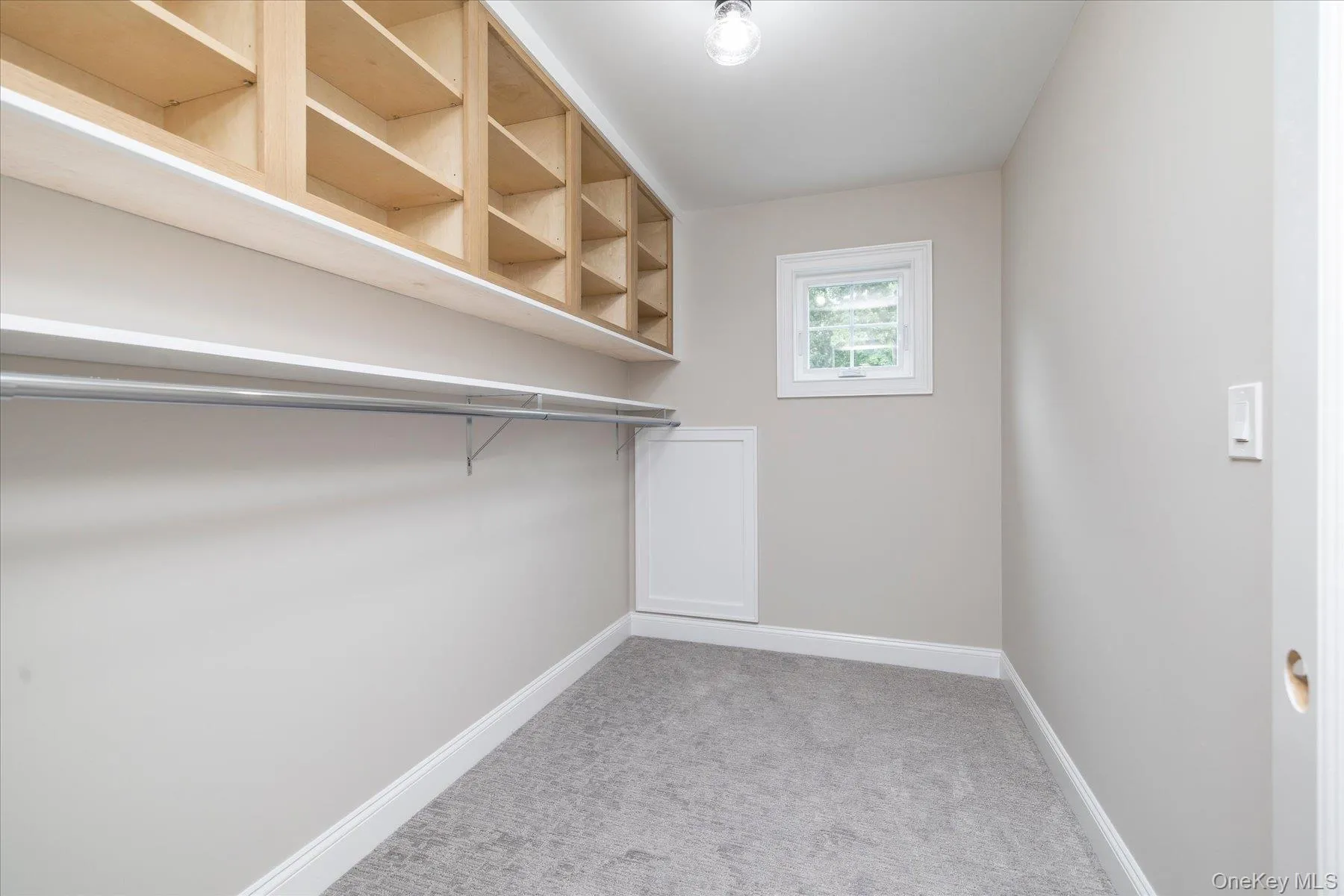 Walk-in Closet Walk-in Closet