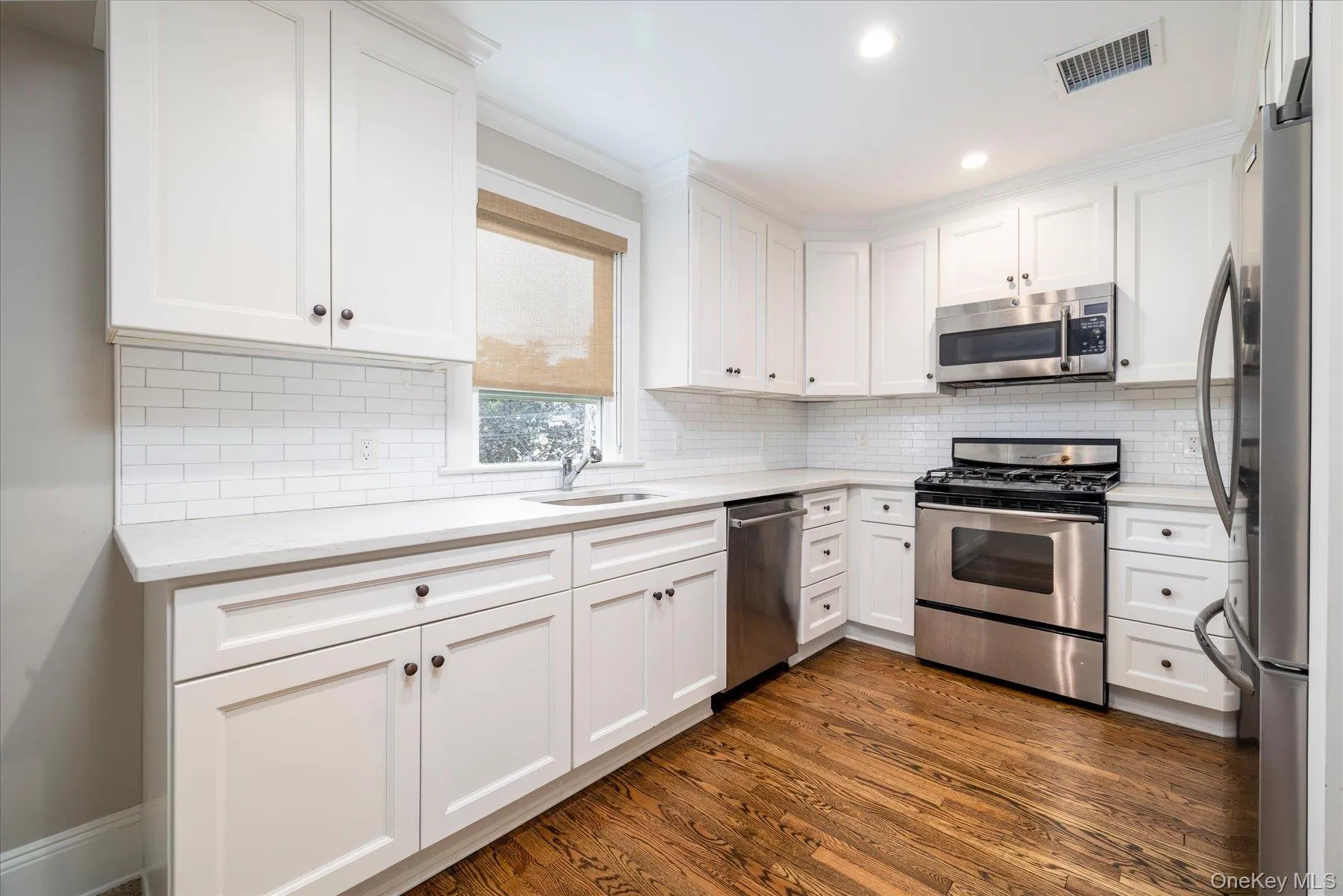 Add'l view of Kitchen Add'l view of Kitchen