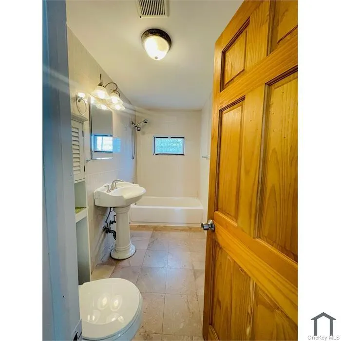 91-15 82nd Street, New York, NY, 3 Bedrooms Bedrooms, 5 Rooms Rooms,1 BathroomBathrooms,Residential Lease,For Rent,82nd,0,1040250 91-15 82nd Street, New York, NY, 3 Bedrooms Bedrooms, 5 Rooms Rooms,1 BathroomBathrooms,Residential Lease,For Rent,82nd,0,1040250