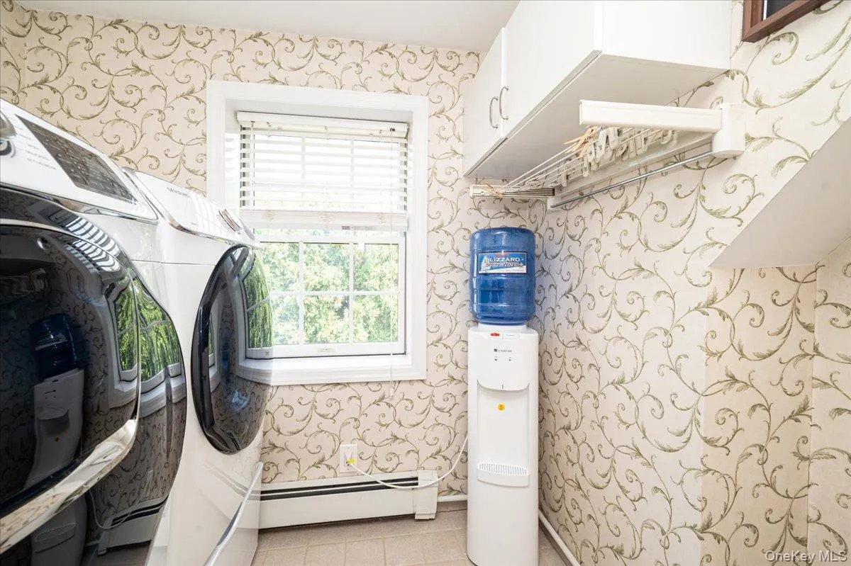 34 Albemarle Road, North Hempstead, NY, 3 Bedrooms Bedrooms, 11 Rooms Rooms,2 BathroomsBathrooms,Residential,For Rent,Albemarle,0,1040255 34 Albemarle Road, North Hempstead, NY, 3 Bedrooms Bedrooms, 11 Rooms Rooms,2 BathroomsBathrooms,Residential,For Rent,Albemarle,0,1040255