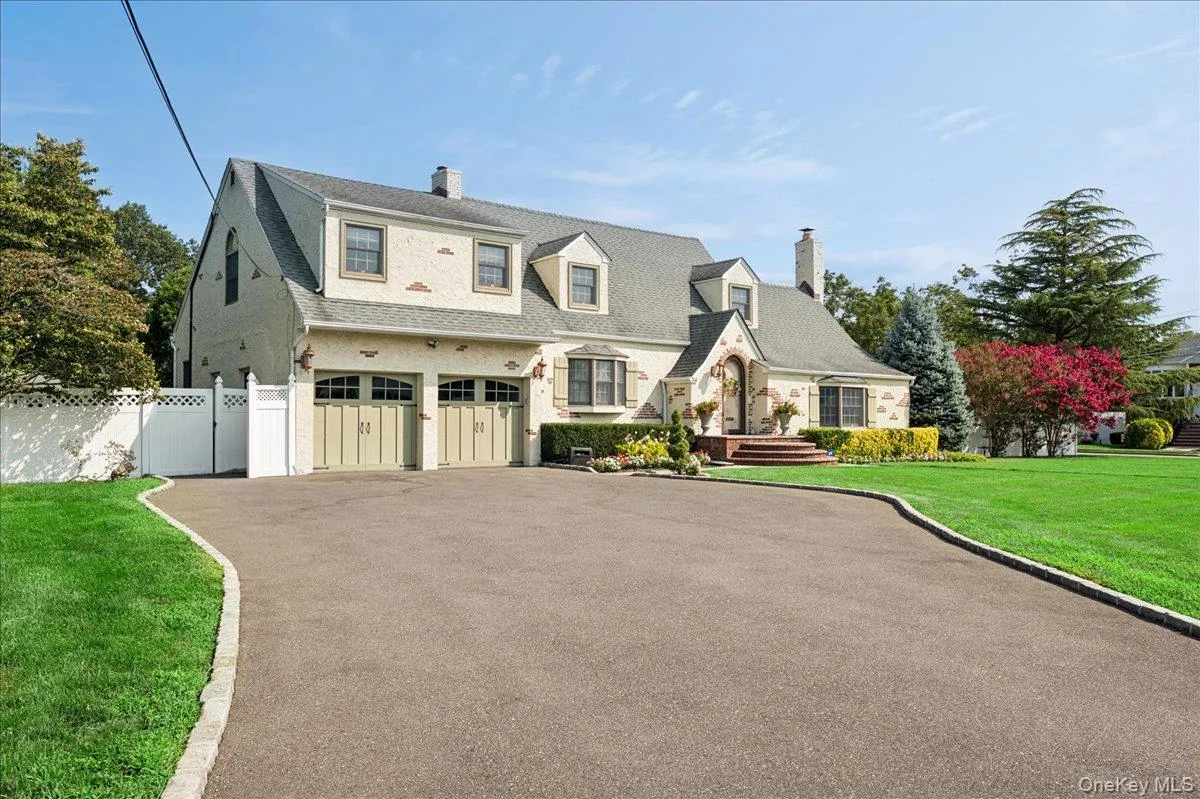 34 Albemarle Road, North Hempstead, NY, 3 Bedrooms Bedrooms, 11 Rooms Rooms,2 BathroomsBathrooms,Residential,For Rent,Albemarle,0,1040255 34 Albemarle Road, North Hempstead, NY, 3 Bedrooms Bedrooms, 11 Rooms Rooms,2 BathroomsBathrooms,Residential,For Rent,Albemarle,0,1040255