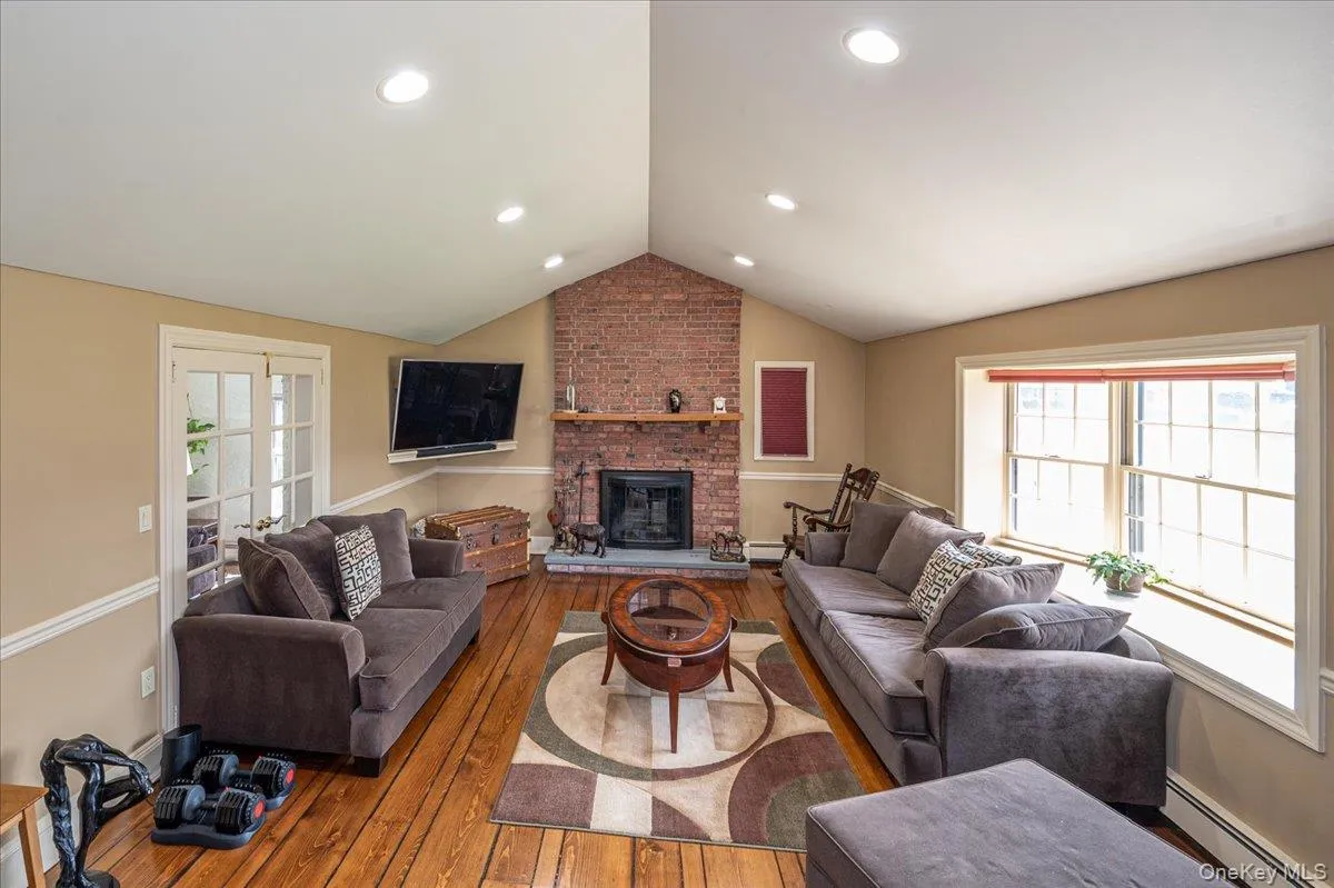 34 Albemarle Road, North Hempstead, NY, 3 Bedrooms Bedrooms, 11 Rooms Rooms,2 BathroomsBathrooms,Residential,For Rent,Albemarle,0,1040255 34 Albemarle Road, North Hempstead, NY, 3 Bedrooms Bedrooms, 11 Rooms Rooms,2 BathroomsBathrooms,Residential,For Rent,Albemarle,0,1040255